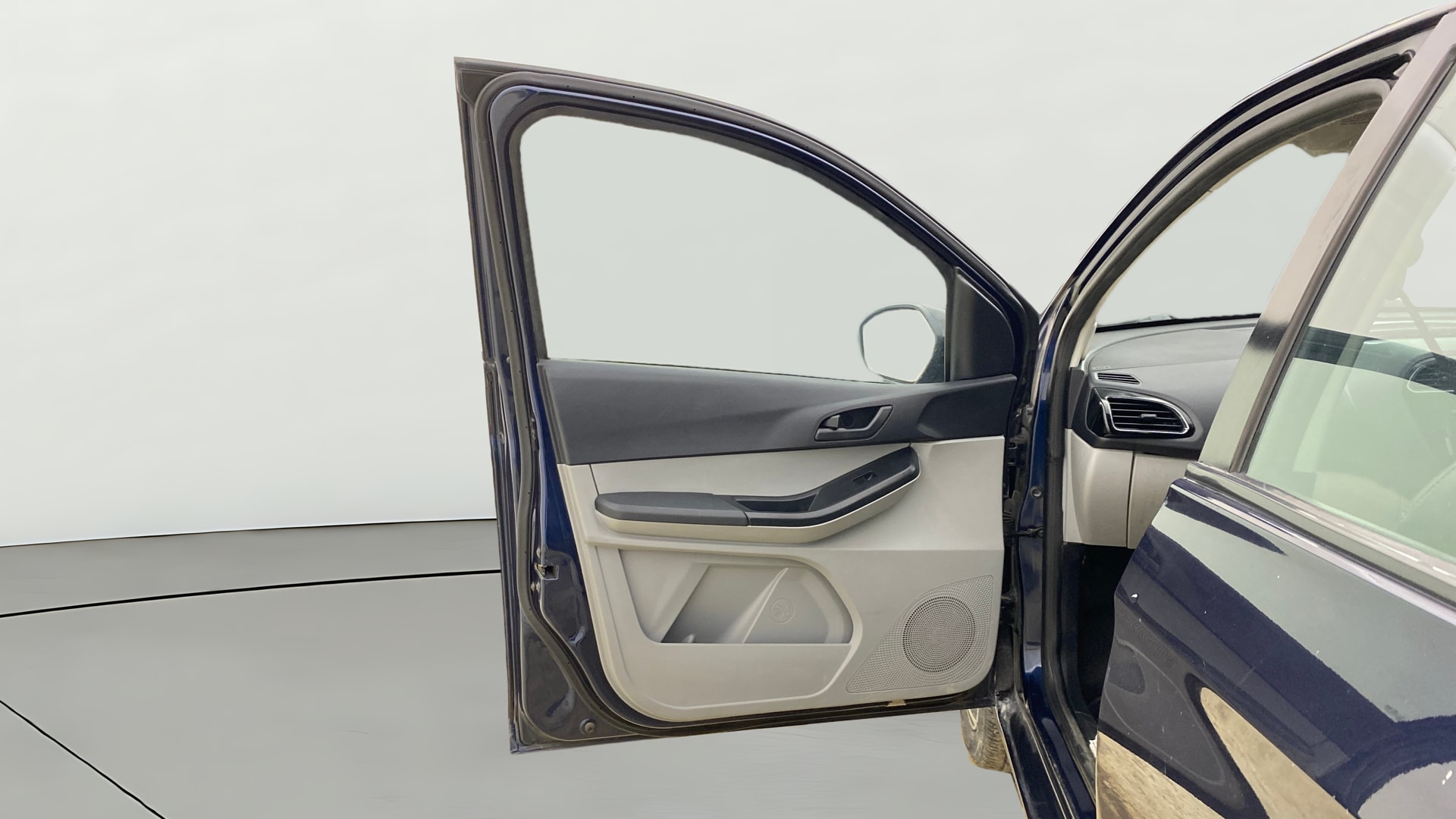 View 2023 Tata Tiago Revotorq XB Image 30 Used 2023 Tata Tiago Revotorq XB Image 30