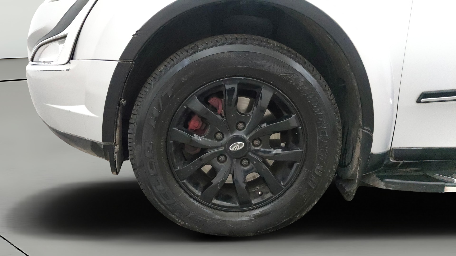 View 2015 Mahindra XUV500 W10 FWD Image 37 Used 2015 Mahindra XUV500 W10 FWD Image 37