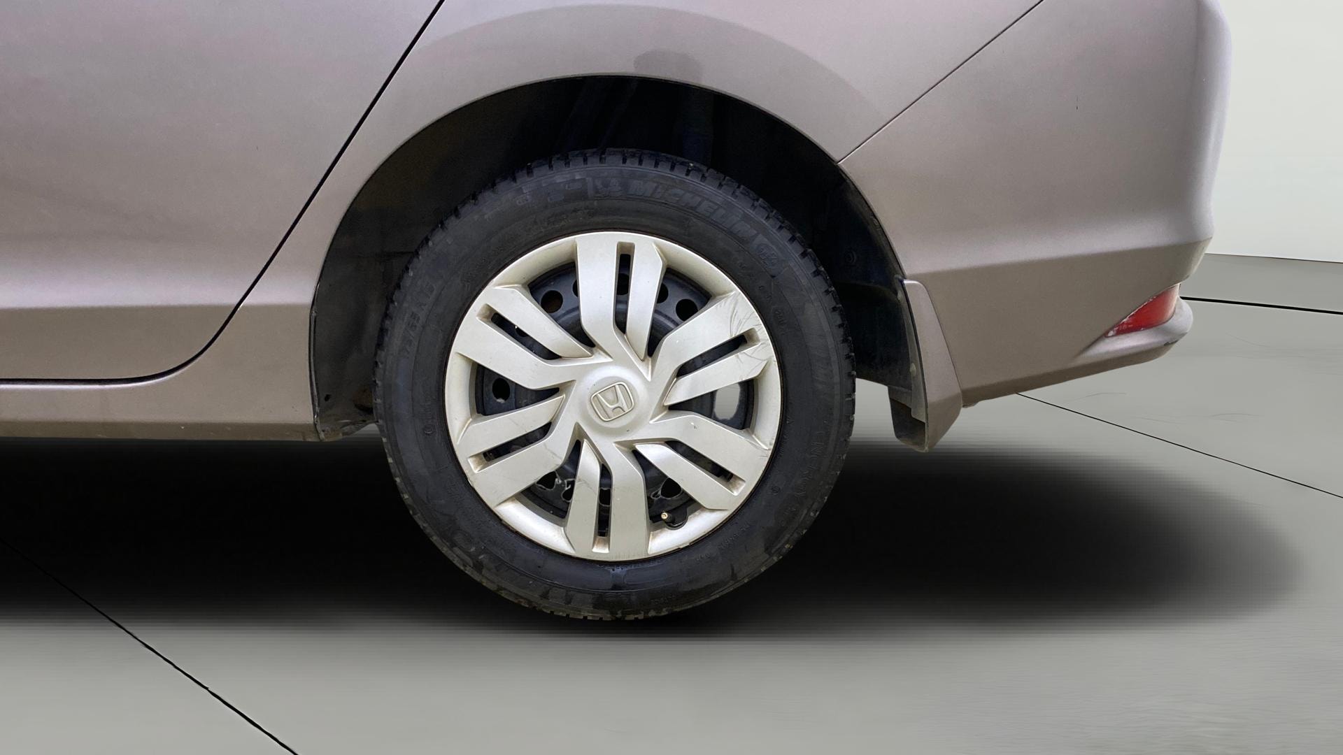 View 2014 Honda City ZX MT Diesel Anniversary Edition Image 12 Used 2014 Honda City ZX MT Diesel Anniversary Edition Image 12