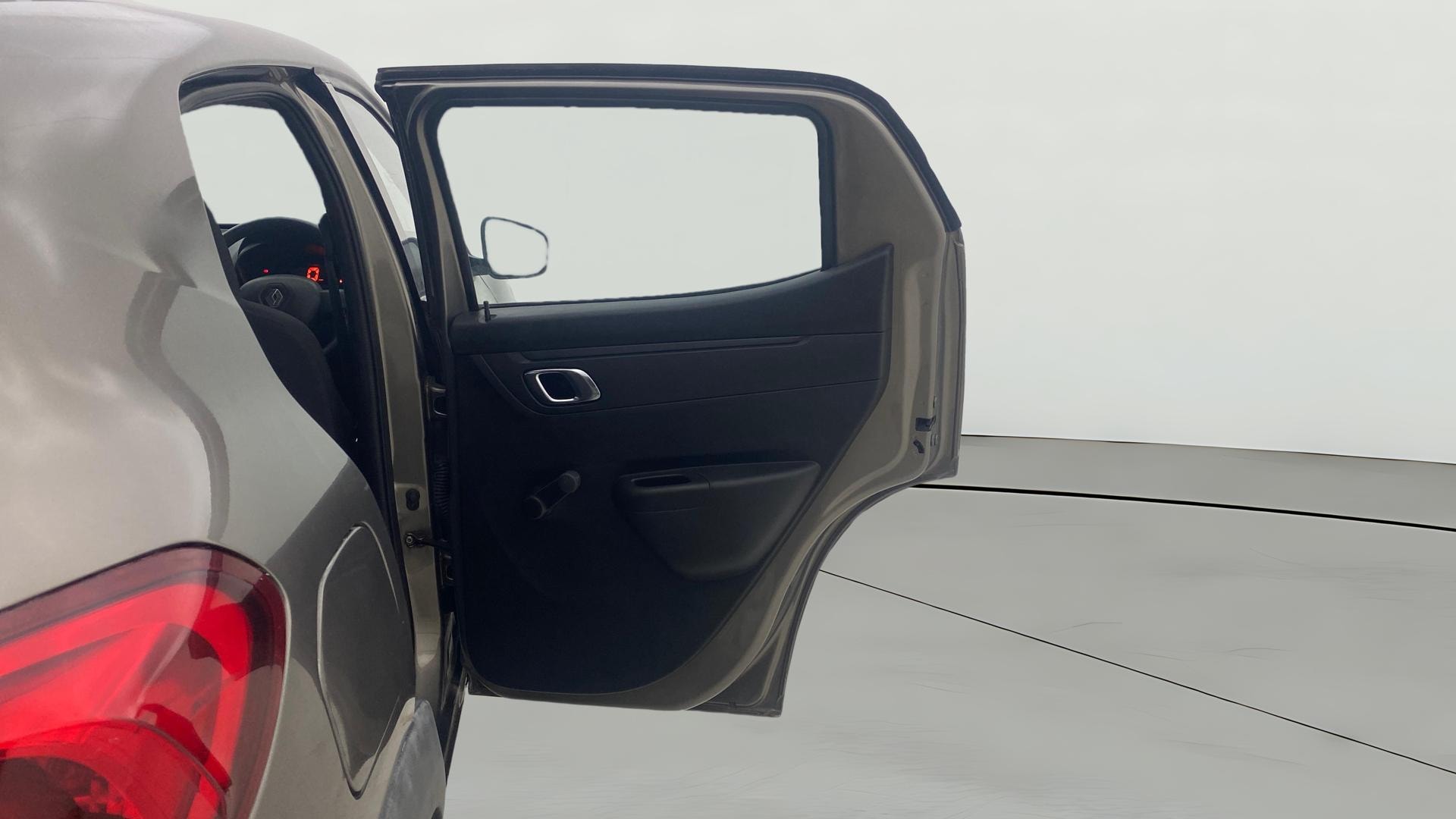 View 2019 Renault Kwid RXL 1.0 BS IV Image 7 Used 2019 Renault Kwid RXL 1.0 BS IV Image 7