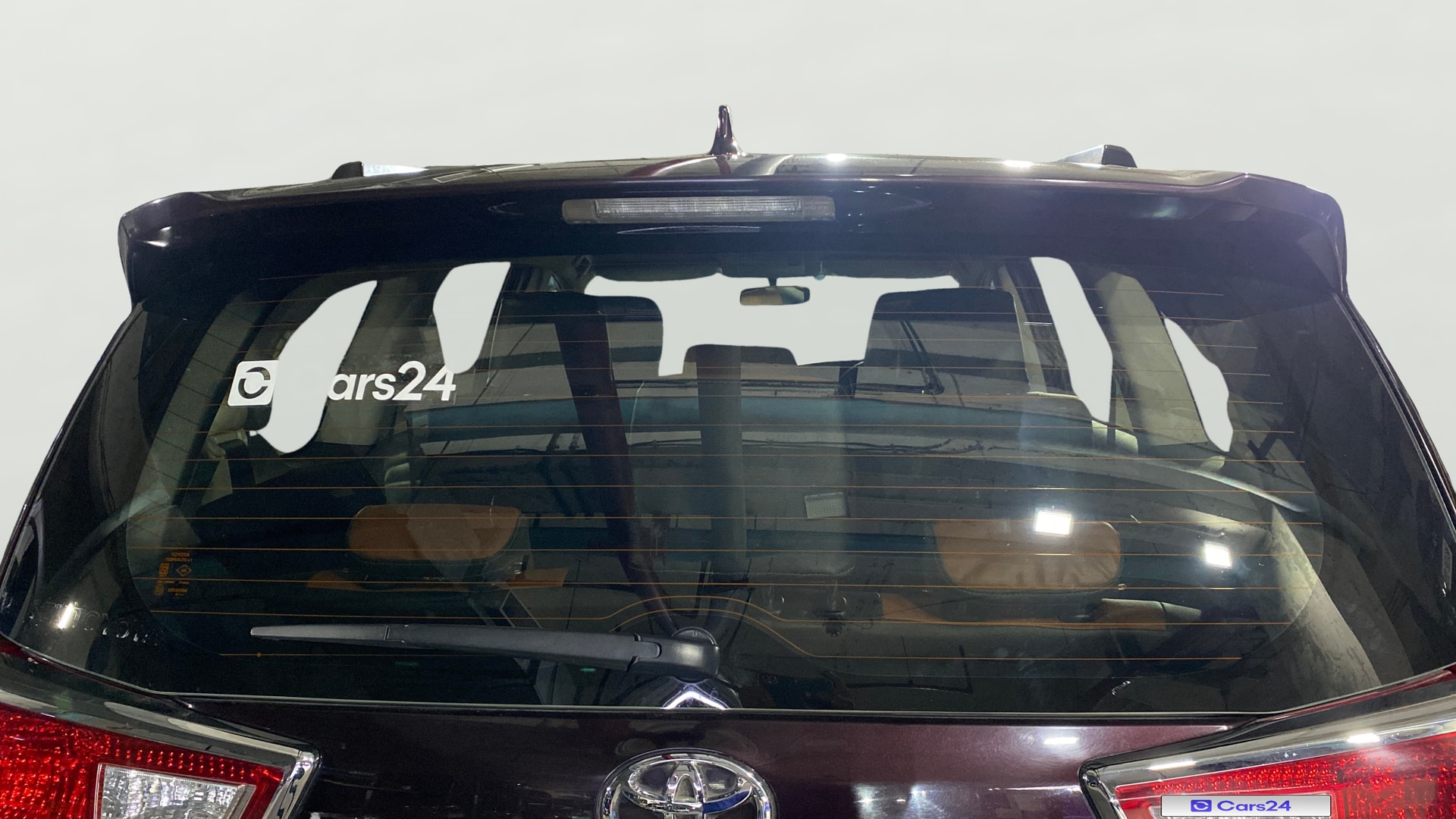 View 2018 Toyota Innova Crysta 2.4 GX MT 8-Seater BS IV Image 4 Used 2018 Toyota Innova Crysta 2.4 GX MT 8-Seater BS IV Image 4