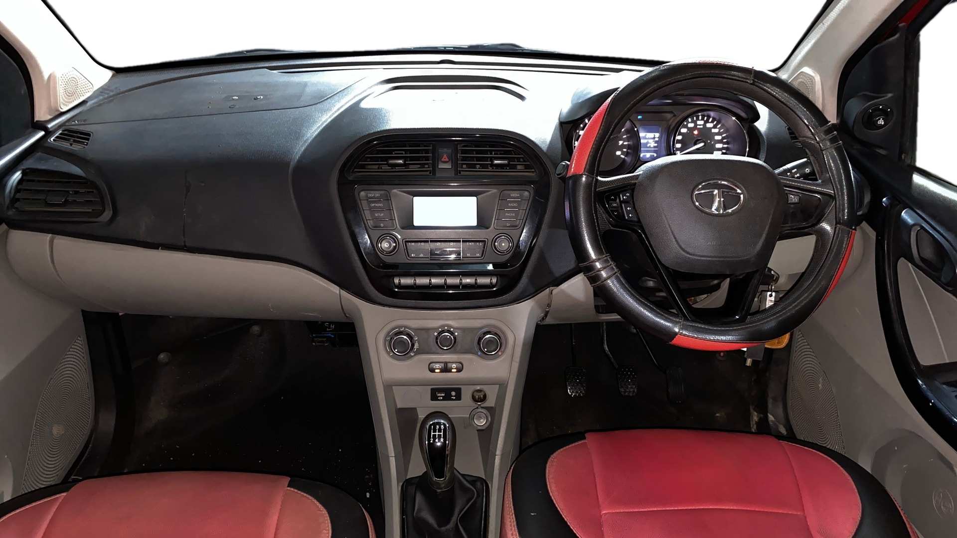 View 2019 Tata Tiago Revotorq XB Image 15 Used 2019 Tata Tiago Revotorq XB Image 15