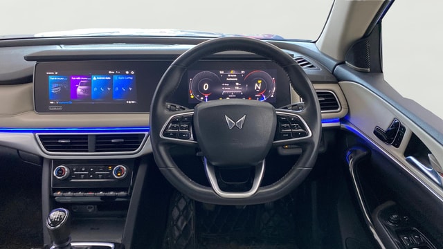 View Mahindra XUV700 Image 14 Used Mahindra XUV700 Image 14