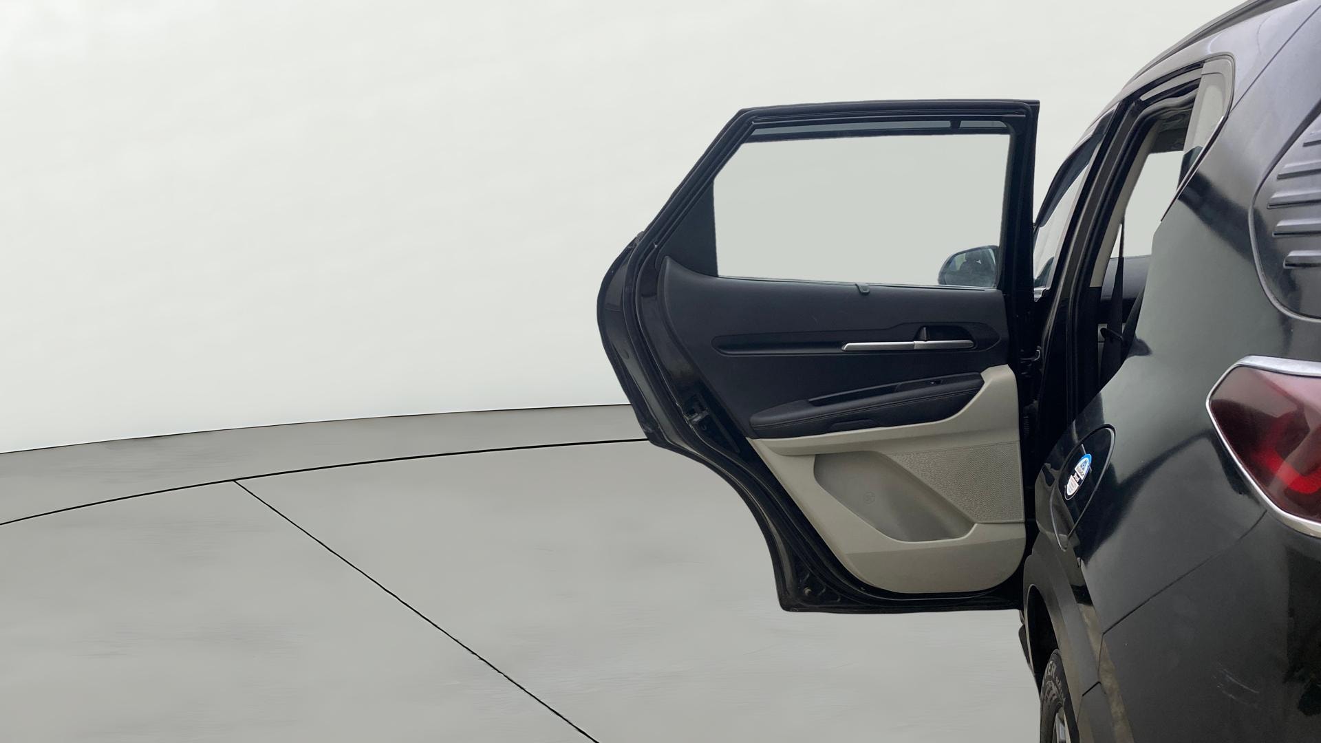 View 2022 Kia Sonet HTX AT Diesel Image 15 Used 2022 Kia Sonet HTX AT Diesel Image 15