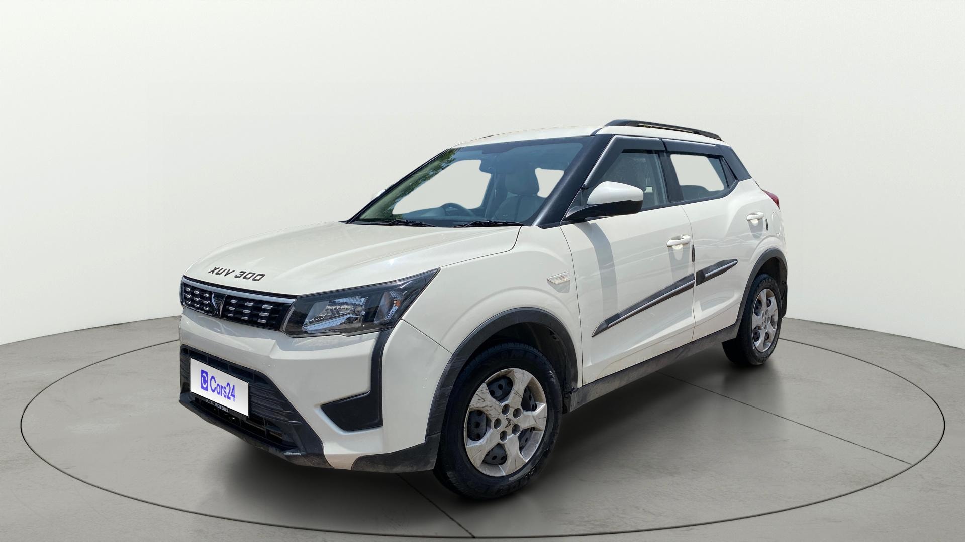 View 2022 Mahindra XUV300 W4 Petrol BS IV Image 35 Used 2022 Mahindra XUV300 W4 Petrol BS IV Image 35