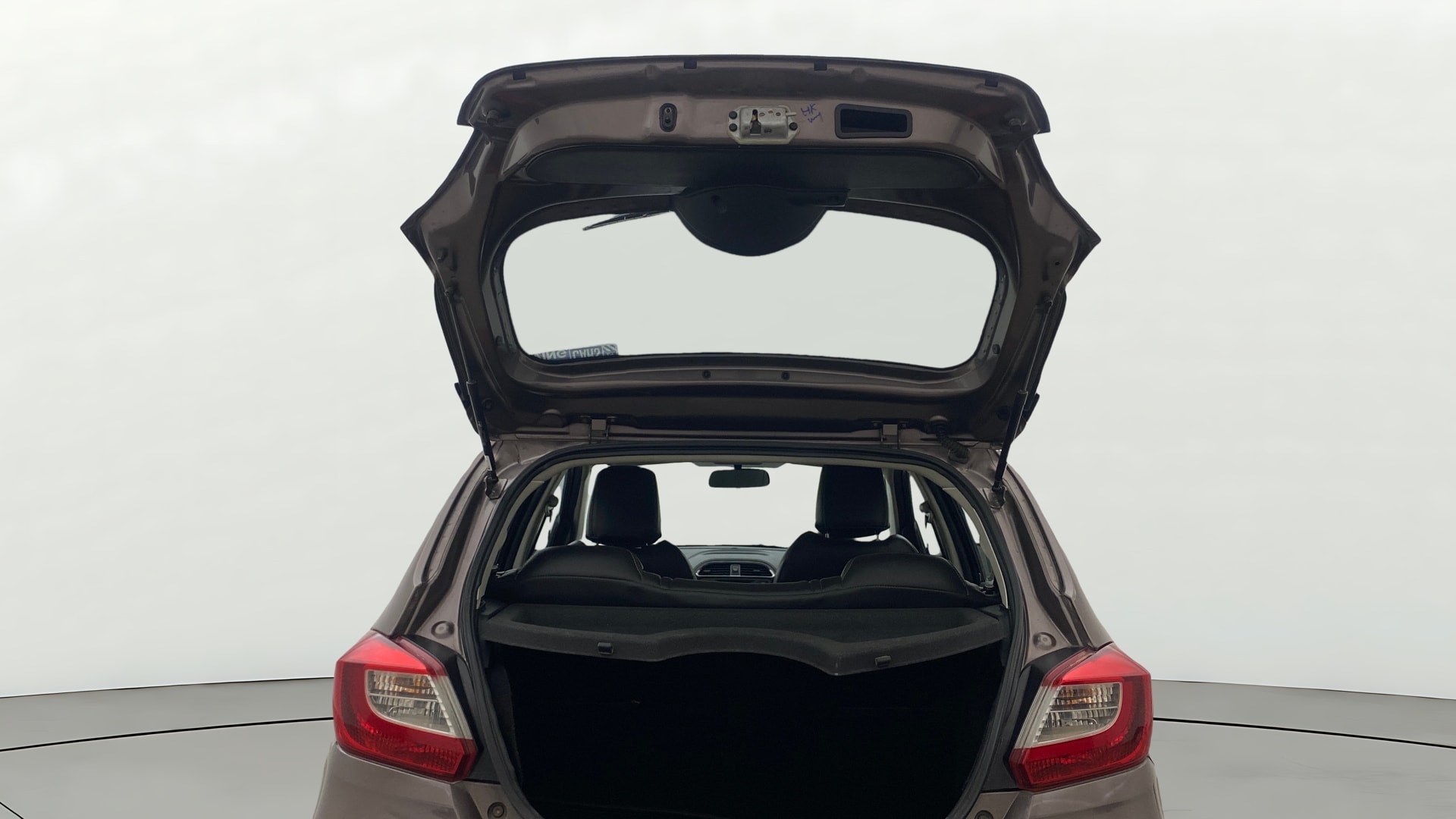 View 2018 Tata Tiago Revotorq XB Image 16 Used 2018 Tata Tiago Revotorq XB Image 16