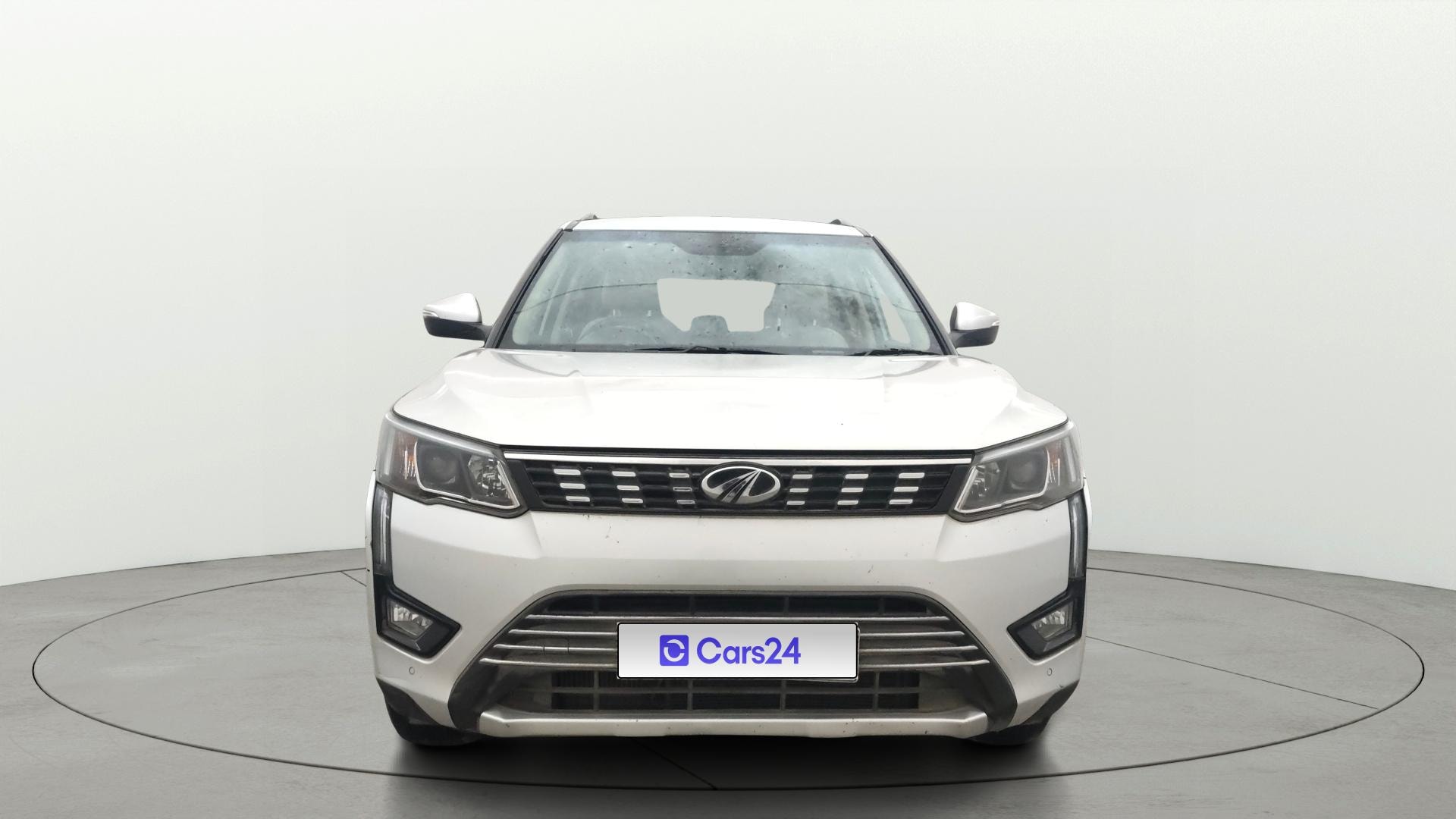 View 2020 Mahindra XUV300 W4 Petrol BS IV Image 1 Used 2020 Mahindra XUV300 W4 Petrol BS IV Image 1
