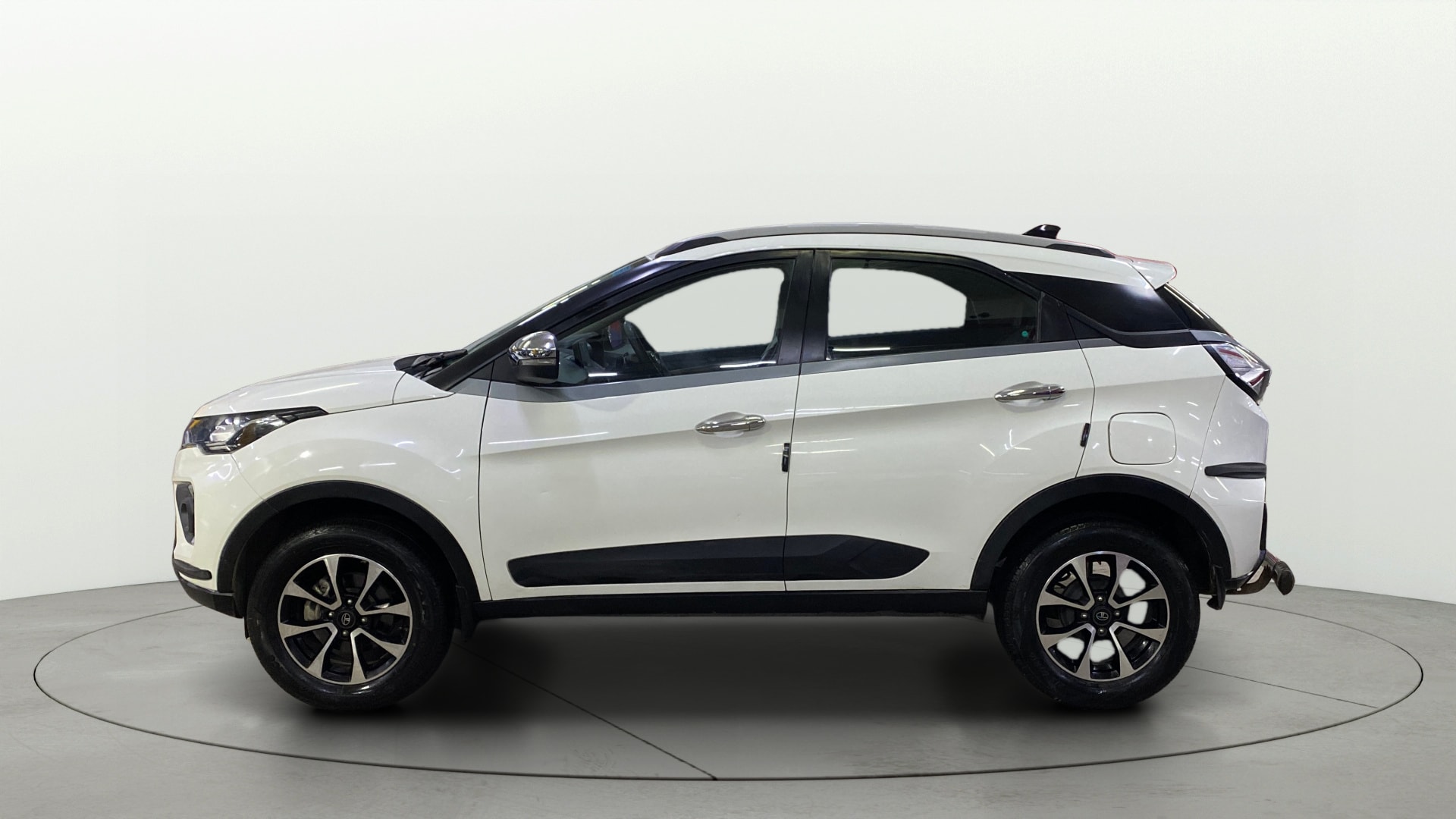 View 2021 Tata Nexon Revotron XE Image 5 Used 2021 Tata Nexon Revotron XE Image 5