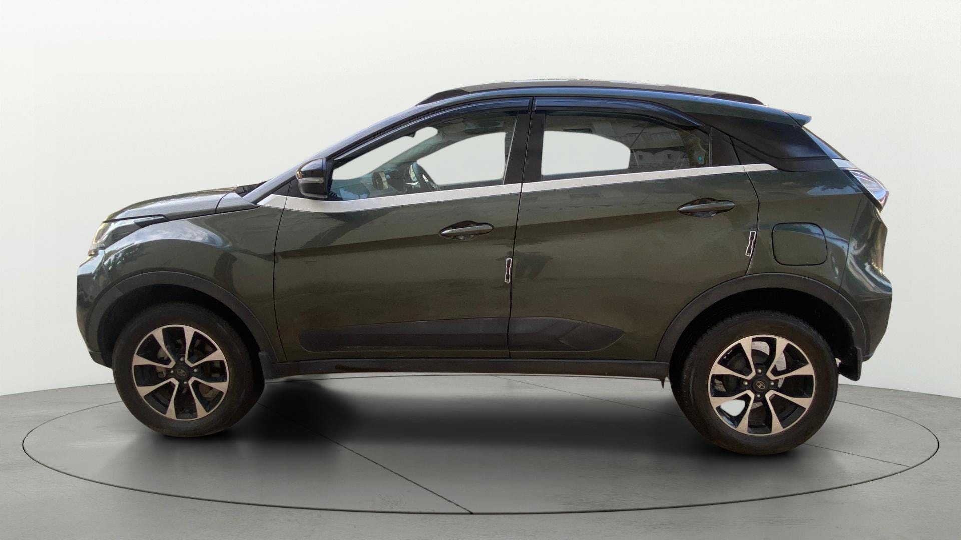 View 2022 Tata Nexon Revotron XE Image 5 Used 2022 Tata Nexon Revotron XE Image 5