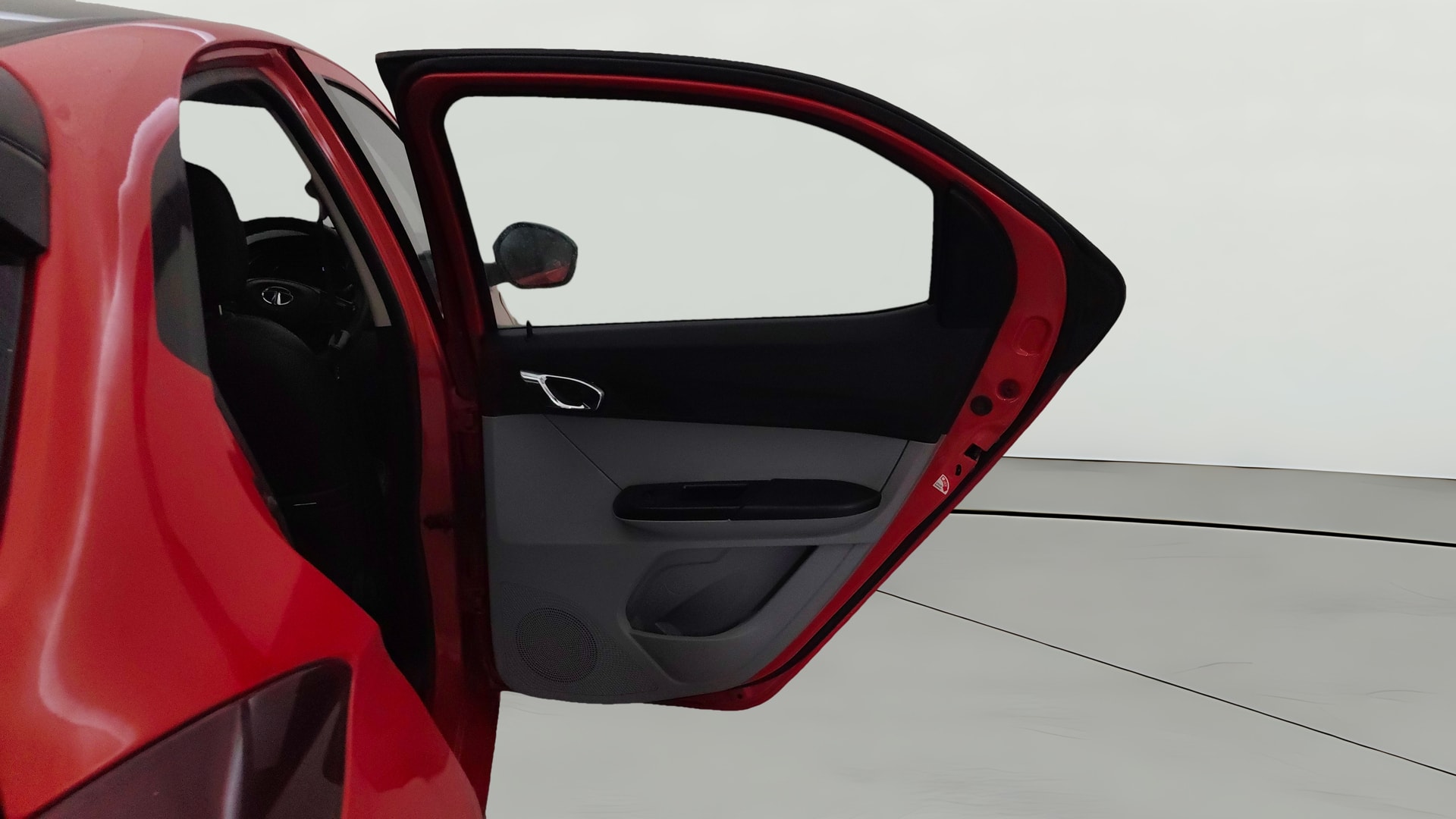 View 2020 Tata Tiago Revotorq XB Image 7 Used 2020 Tata Tiago Revotorq XB Image 7