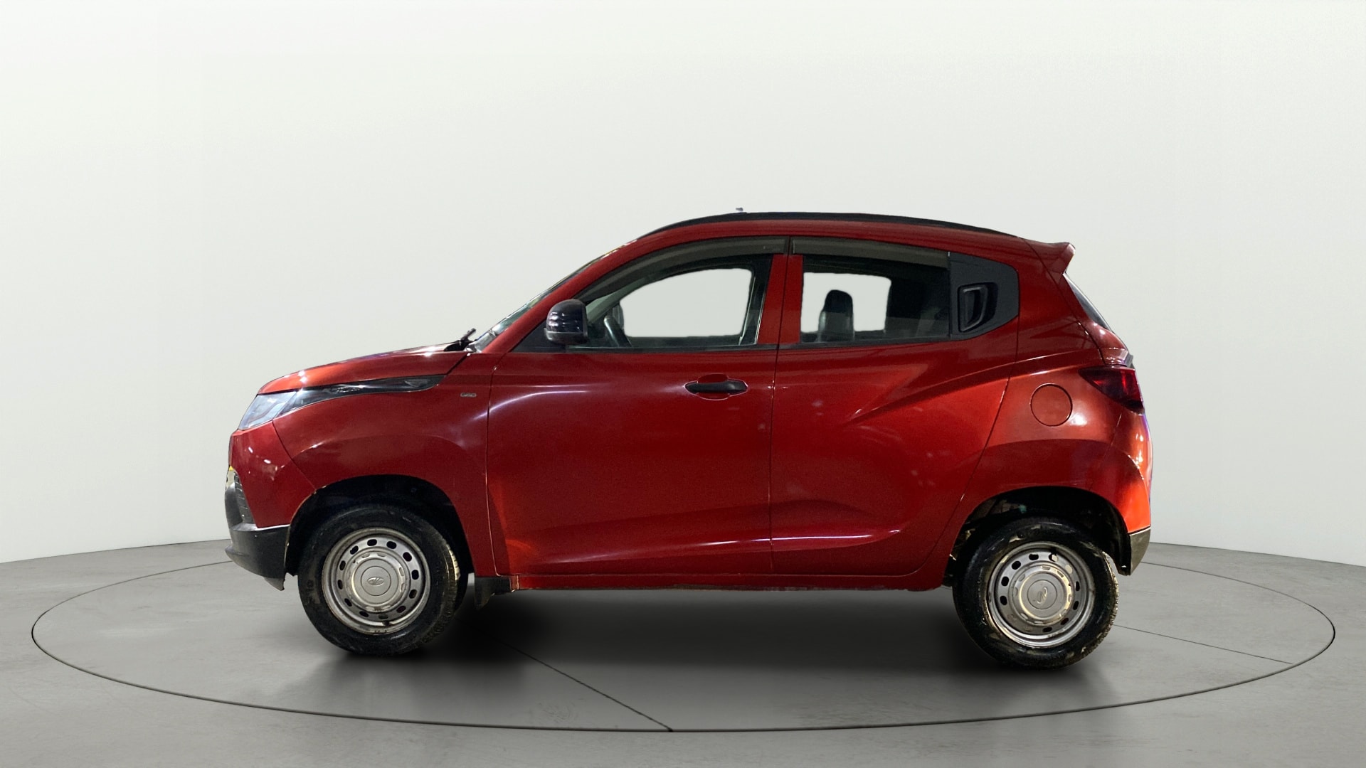 View 2016 Mahindra KUV100 K8 Diesel 6 Seater BS IV Image 5 Used 2016 Mahindra KUV100 K8 Diesel 6 Seater BS IV Image 5