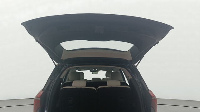 View Mahindra XUV700 Image 33 Used Mahindra XUV700 Image 33