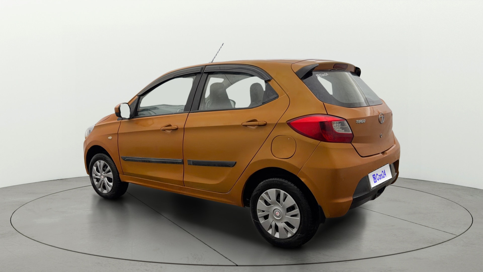 View 2016 Tata Tiago Revotorq XB Image 2 Used 2016 Tata Tiago Revotorq XB Image 2