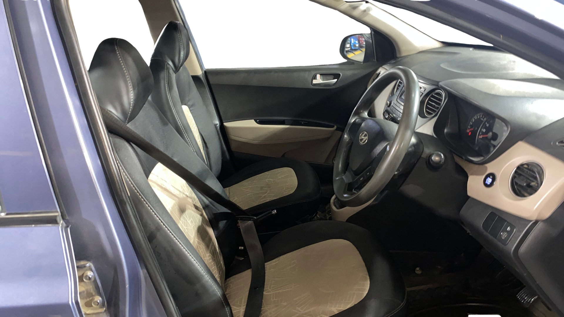 View 2015 Hyundai Grand i10 Sportz 1.2 Kappa Image 25 Used 2015 Hyundai Grand i10 Sportz 1.2 Kappa Image 25