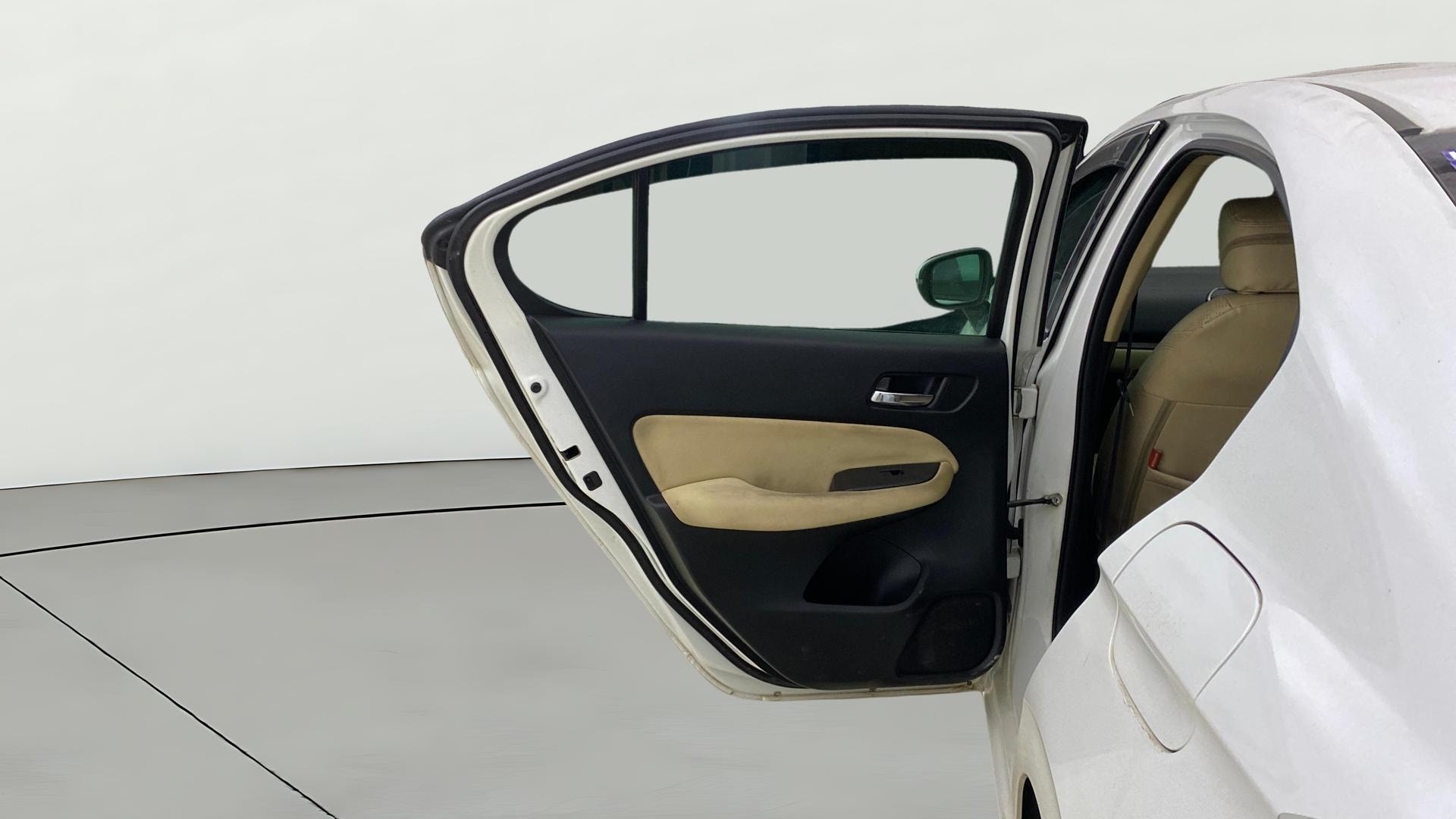 View 2021 Honda City ZX MT Diesel Anniversary Edition Image 23 Used 2021 Honda City ZX MT Diesel Anniversary Edition Image 23