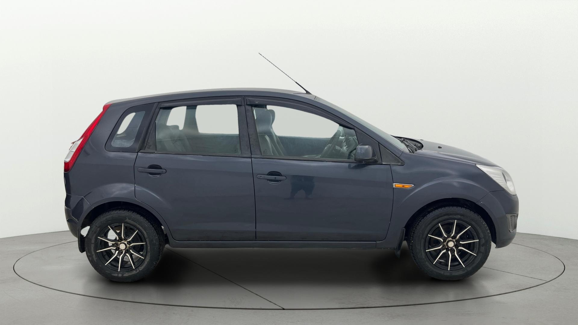 View 2013 Ford Figo 1.2P Ambiente MT BS IV Image 8 Used 2013 Ford Figo 1.2P Ambiente MT BS IV Image 8