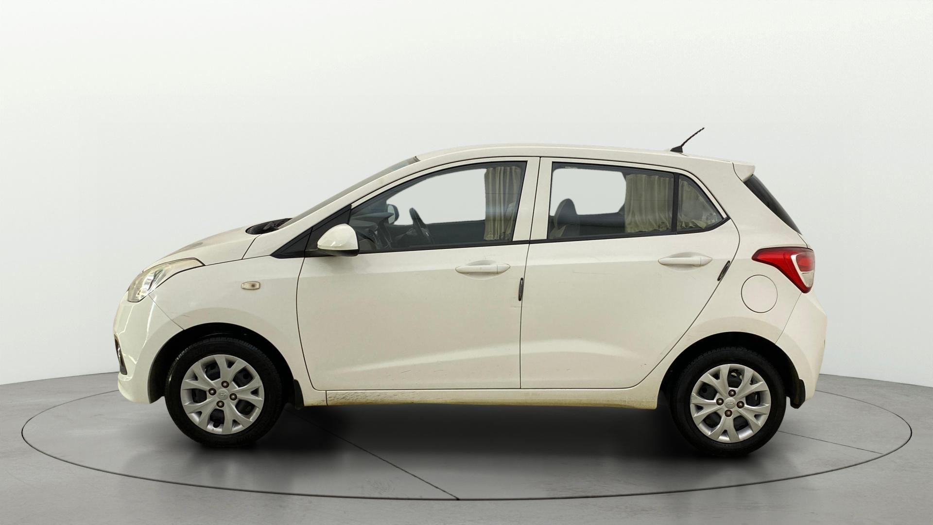 View 2015 Hyundai Grand i10 Magna 1.2 Kappa VTVT Image 5 Used 2015 Hyundai Grand i10 Magna 1.2 Kappa VTVT Image 5