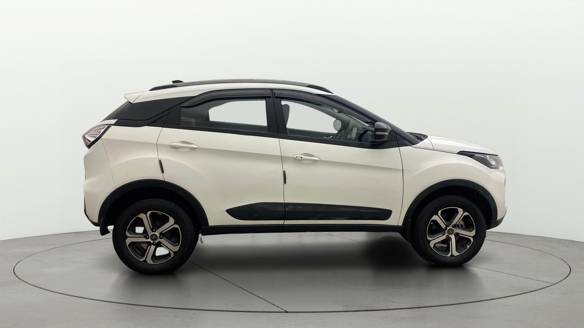 View 2024 Tata Nexon Revotron XZ Plus Lux Image 8 Used 2024 Tata Nexon Revotron XZ Plus Lux Image 8