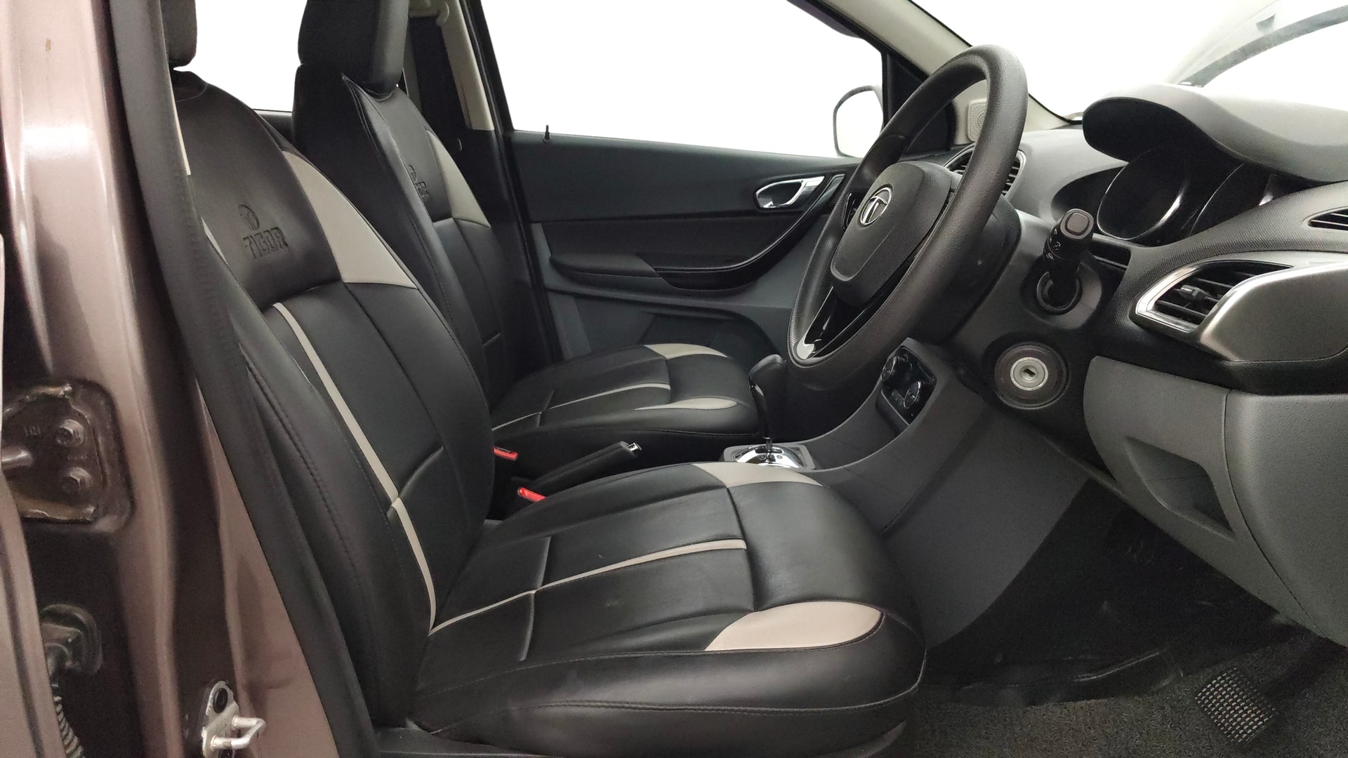 View 2020 Tata Tigor XE Diesel Image 26 Used 2020 Tata Tigor XE Diesel Image 26