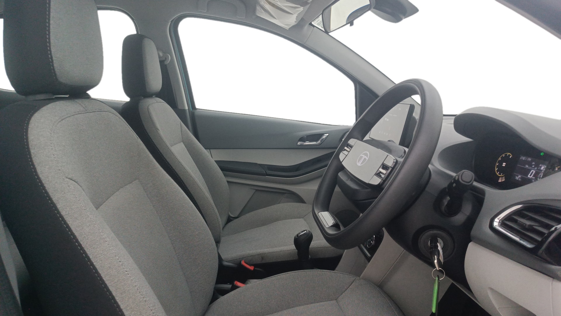 View 2025 Tata Tiago Revotorq XB Image 27 Used 2025 Tata Tiago Revotorq XB Image 27