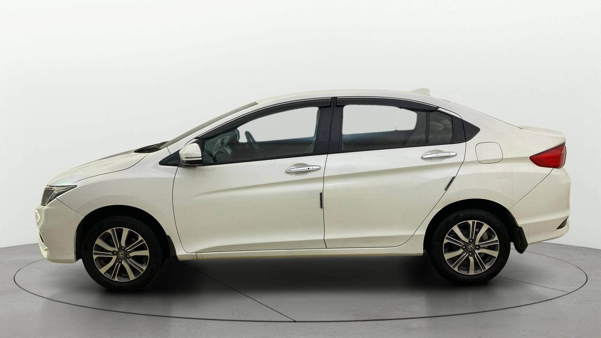 View 2021 Honda City ZX MT Diesel Anniversary Edition Image 6 Used 2021 Honda City ZX MT Diesel Anniversary Edition Image 6