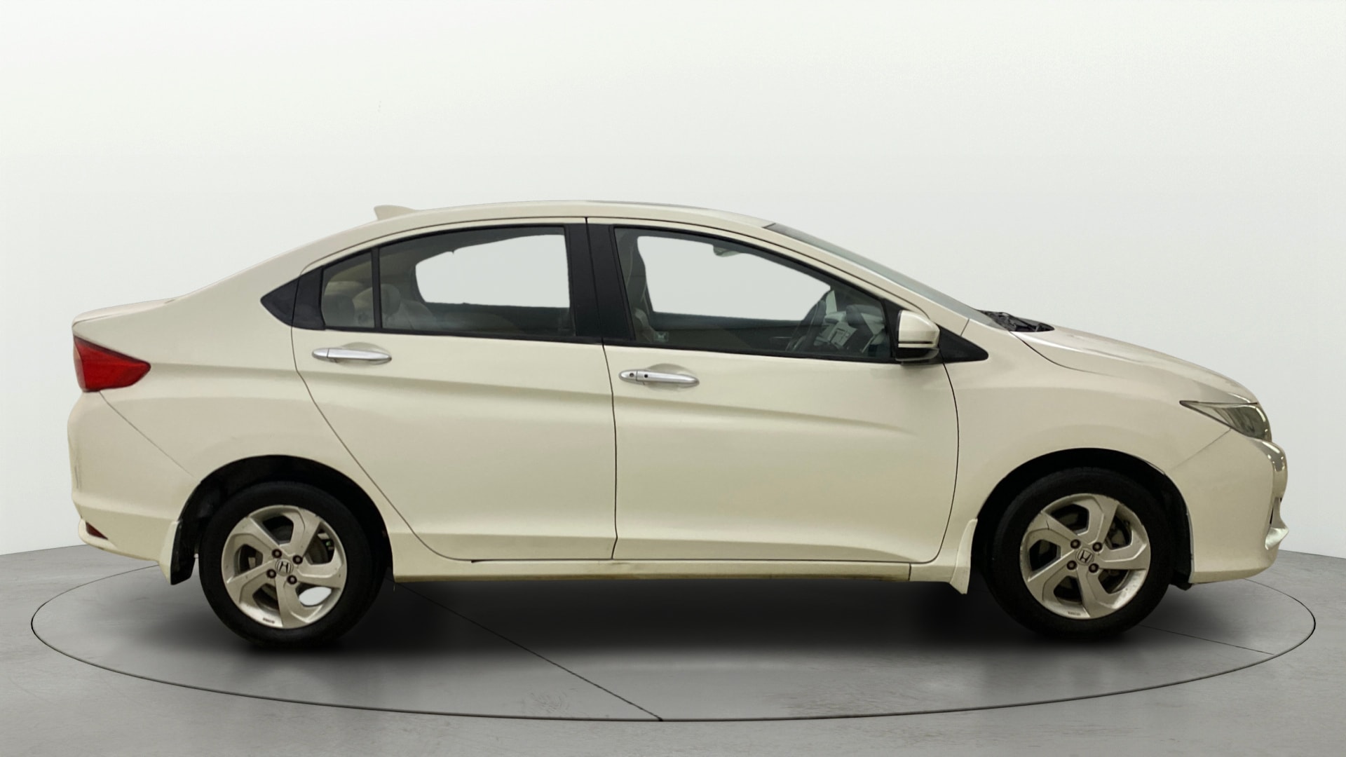 View 2016 Honda City ZX MT Diesel Anniversary Edition Image 9 Used 2016 Honda City ZX MT Diesel Anniversary Edition Image 9