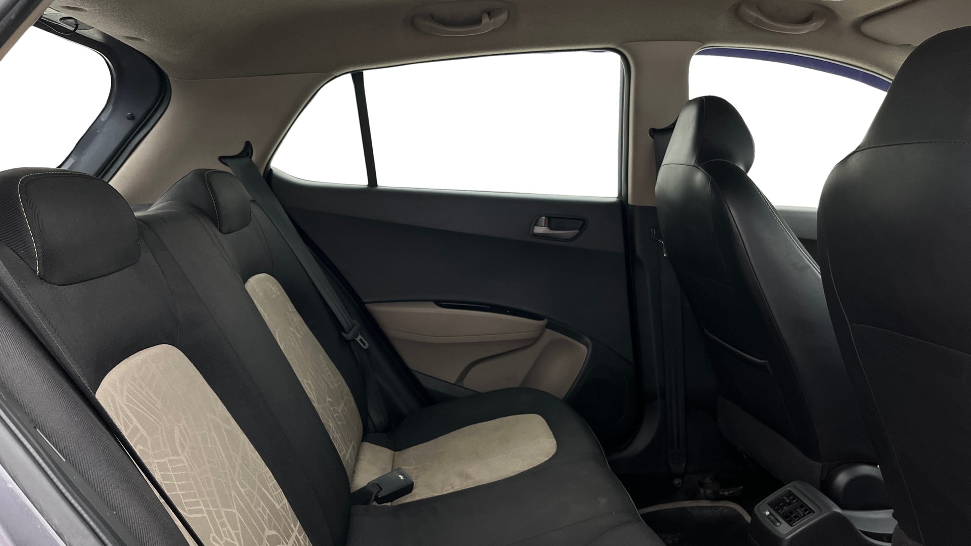 View 2014 Hyundai Grand i10 Sportz 1.2 Kappa Image 34 Used 2014 Hyundai Grand i10 Sportz 1.2 Kappa Image 34