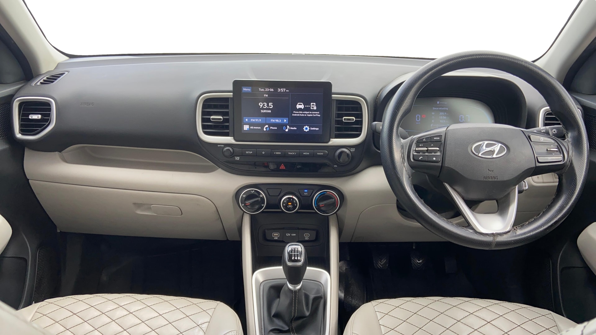View 2022 Hyundai Venue S Plus 1.5 Diesel MT Image 15 Used 2022 Hyundai Venue S Plus 1.5 Diesel MT Image 15