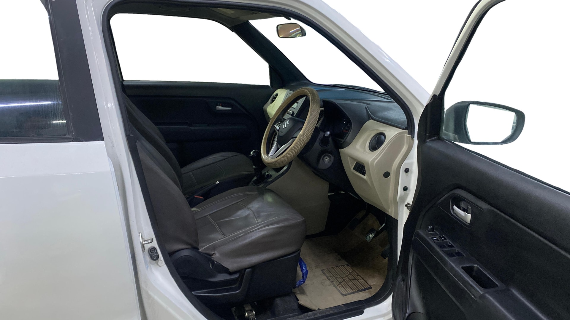 View 2022 Maruti Suzuki 1000 Base Variant Image 25 Used 2022 Maruti Suzuki 1000 Base Variant Image 25