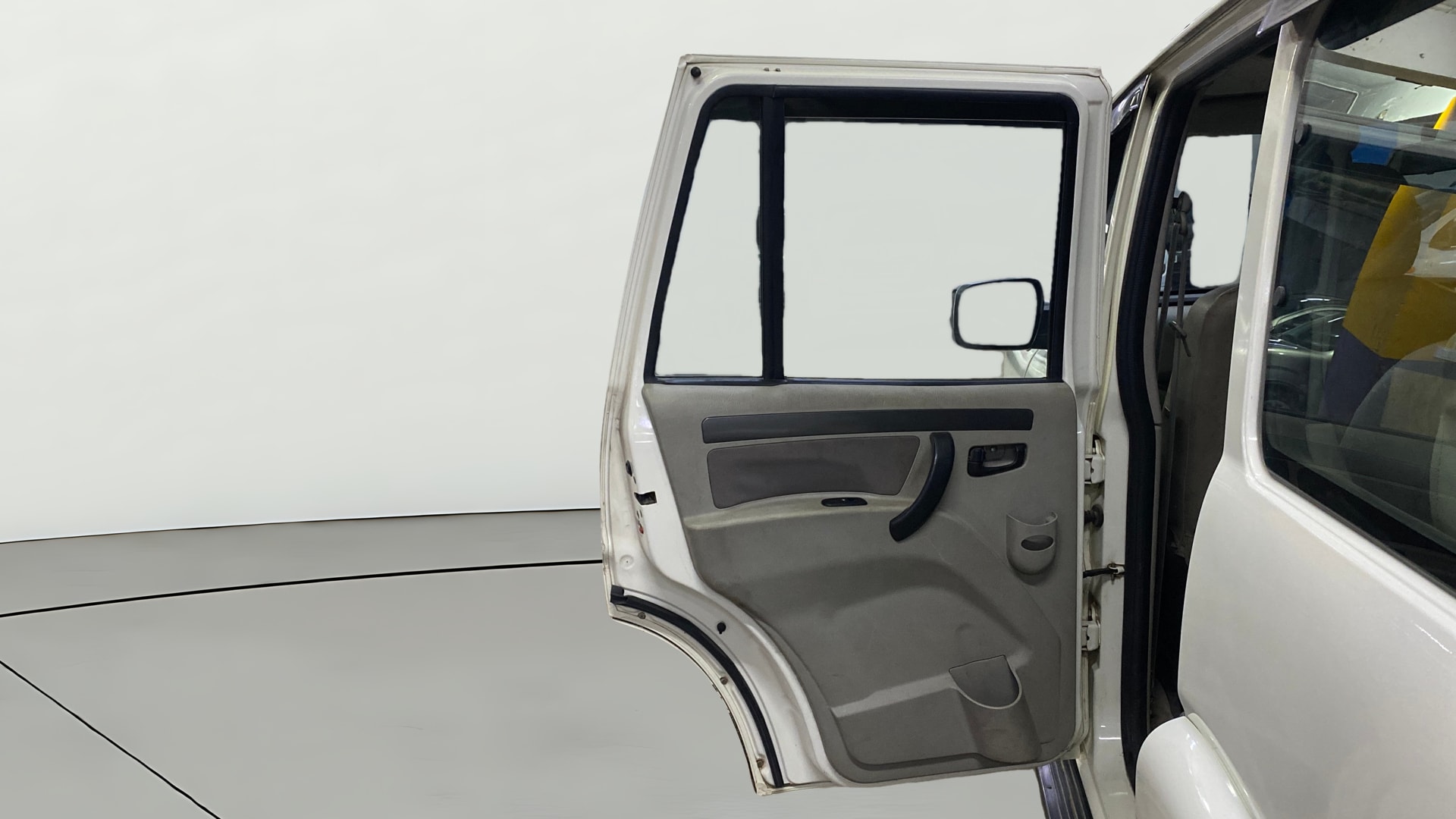 View 2018 Mahindra Scorpio S7 Image 23 Used 2018 Mahindra Scorpio S7 Image 23