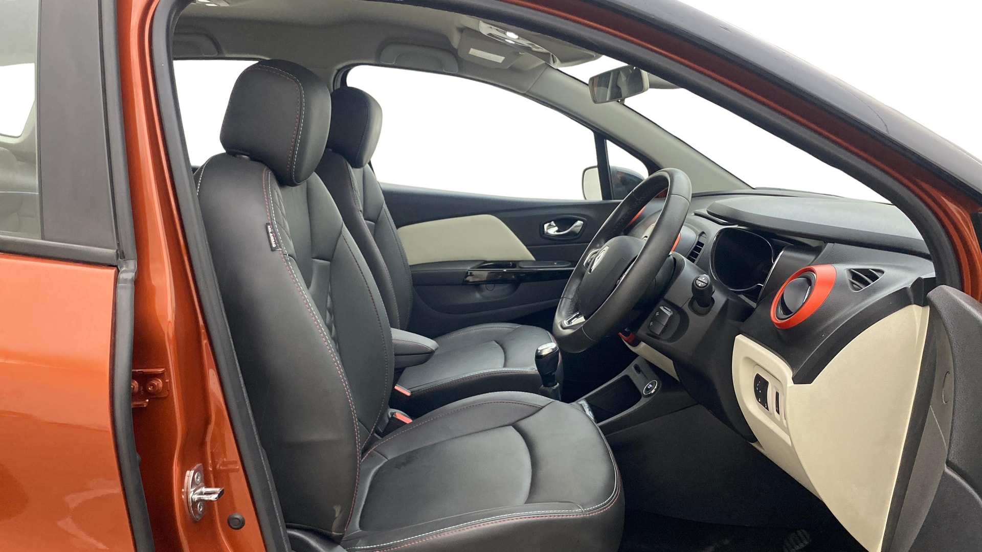 View 2020 Renault Captur Platine Petrol Dual Tone Image 26 Used 2020 Renault Captur Platine Petrol Dual Tone Image 26