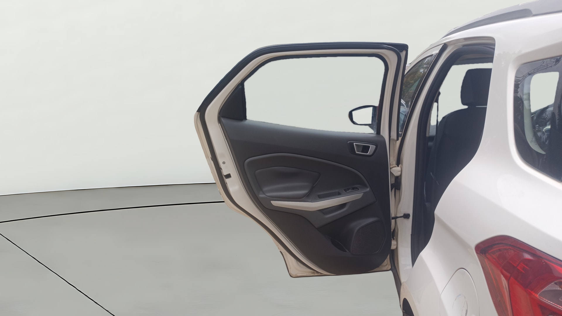 View 2015 Ford EcoSport 1.5 TDCi Diesel Ambiente BS IV Image 14 Used 2015 Ford EcoSport 1.5 TDCi Diesel Ambiente BS IV Image 14