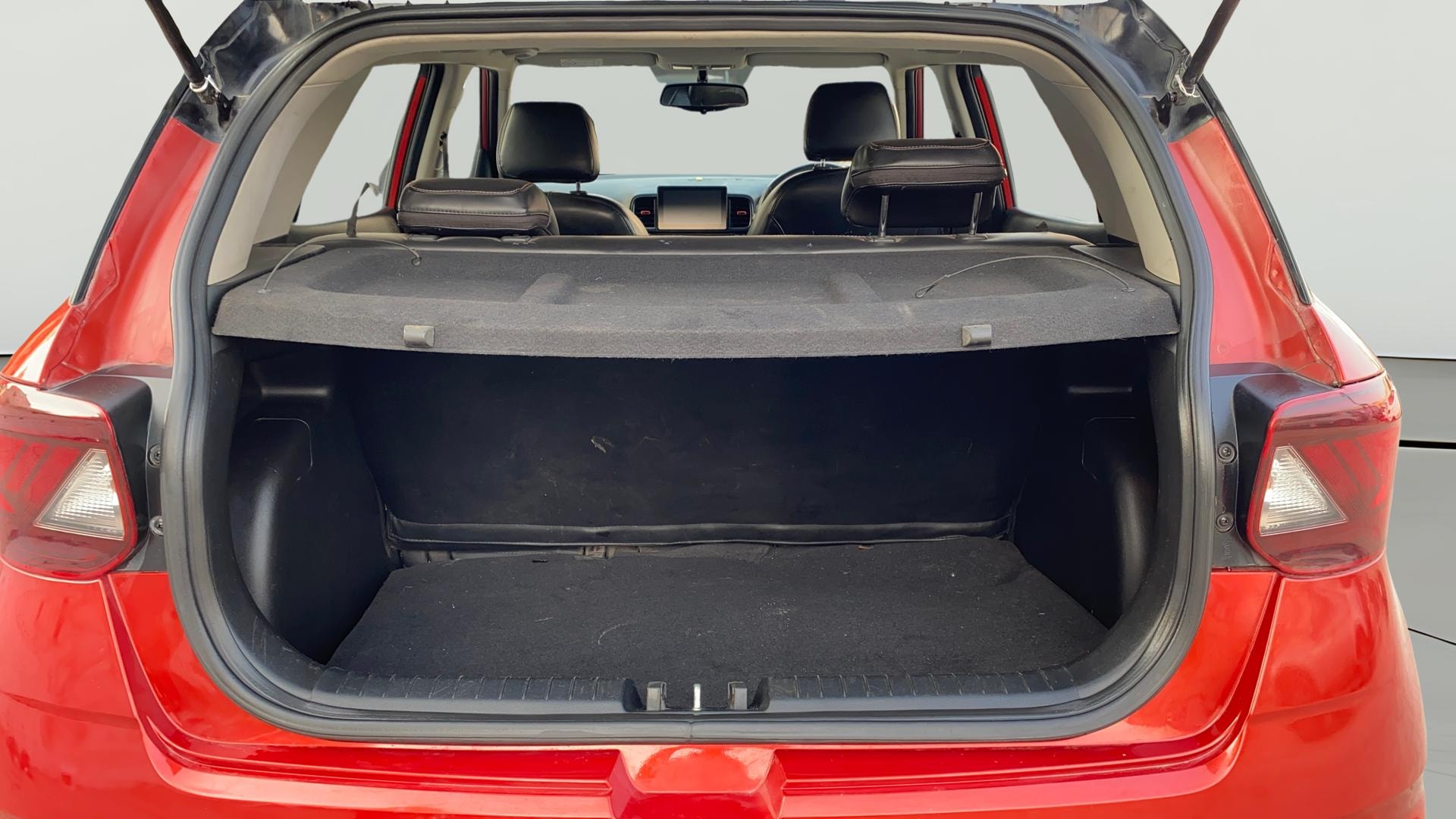 View 2019 Hyundai Venue SX Plus 1.0 Petrol AT Dual Tone Image 41 Used 2019 Hyundai Venue SX Plus 1.0 Petrol AT Dual Tone Image 41