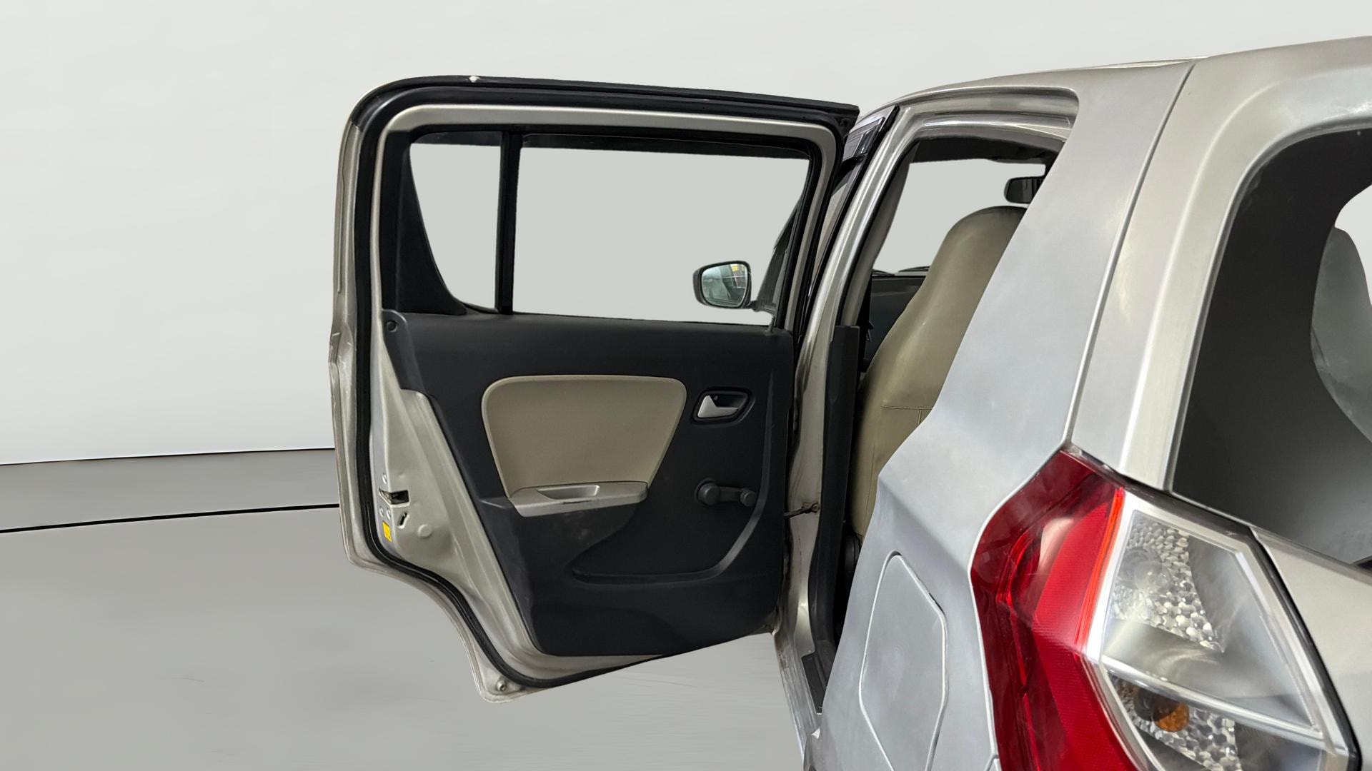 View 2015 Maruti Suzuki Alto K10 LX Image 22 Used 2015 Maruti Suzuki Alto K10 LX Image 22