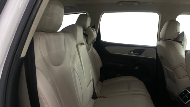 View Mahindra XUV700 Image 38 Used Mahindra XUV700 Image 38