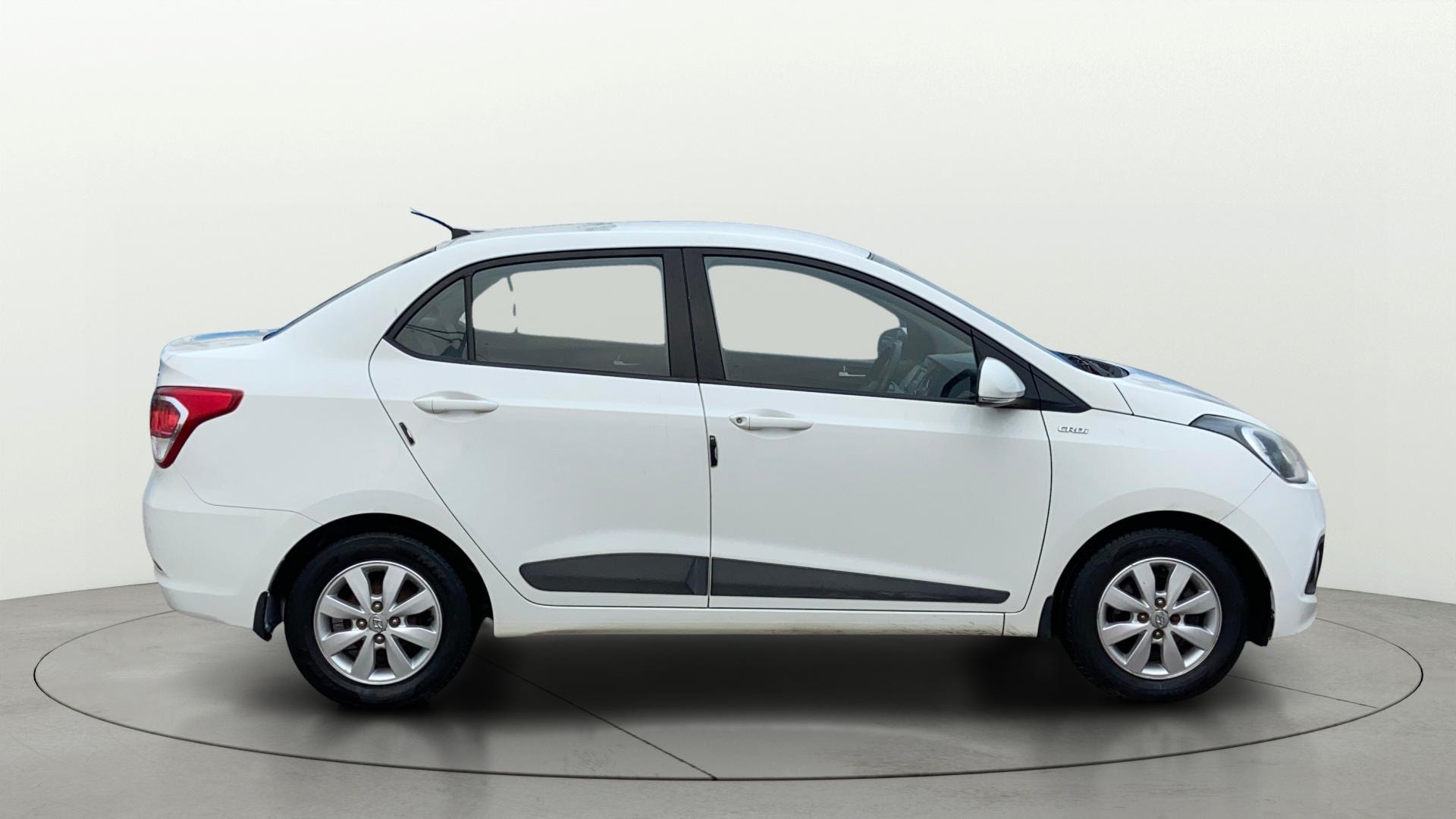 View 2016 Hyundai Xcent SX Diesel Image 8 Used 2016 Hyundai Xcent SX Diesel Image 8
