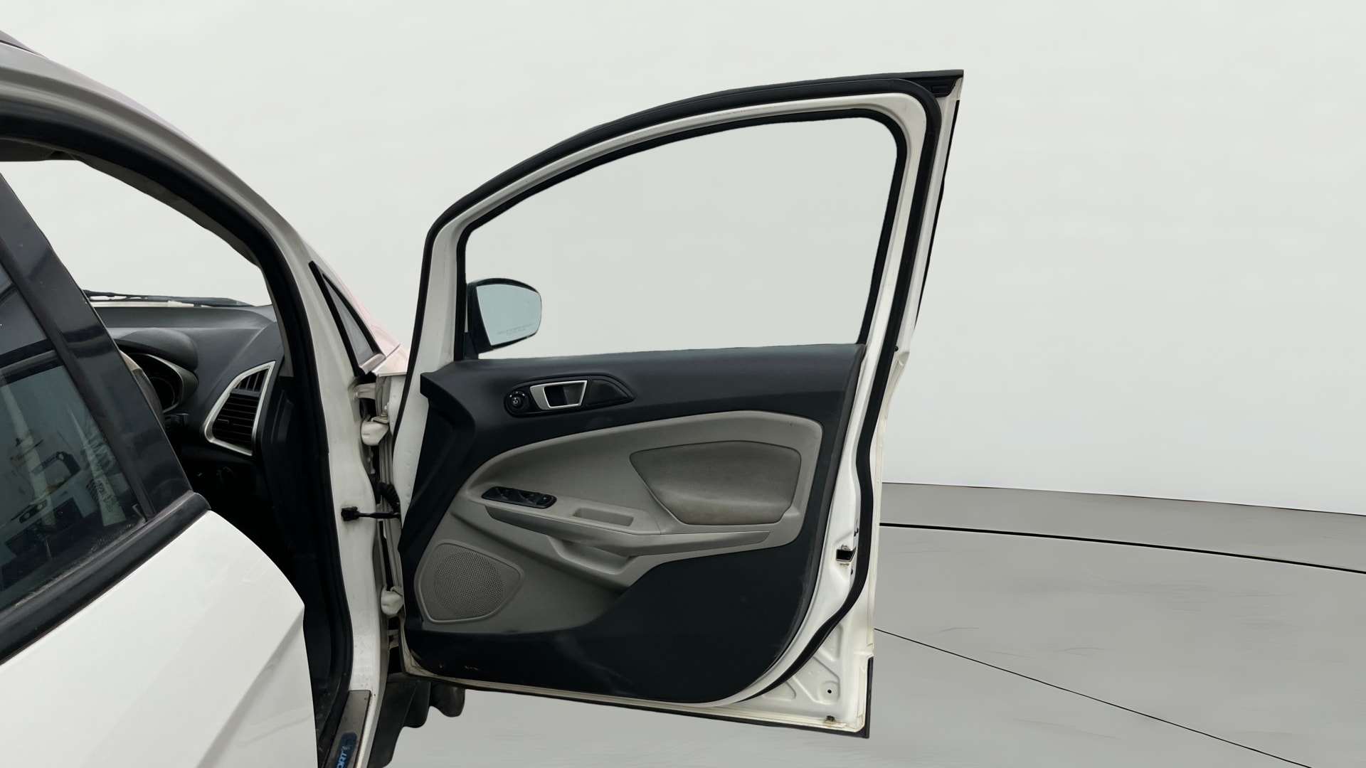 View 2014 Ford EcoSport 1.5 TDCi Diesel Ambiente BS IV Image 45 Used 2014 Ford EcoSport 1.5 TDCi Diesel Ambiente BS IV Image 45