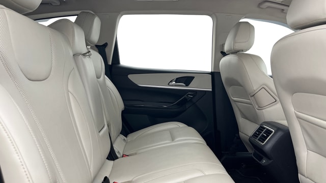 View Mahindra XUV700 Image 38 Used Mahindra XUV700 Image 38