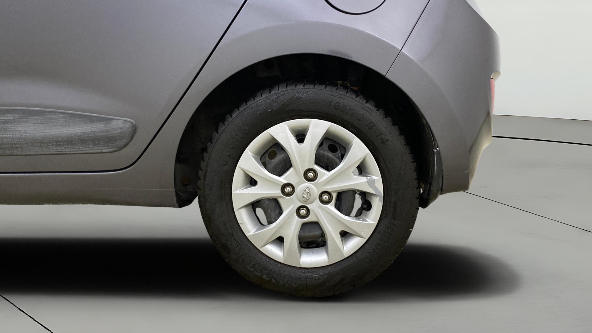 View 2016 Hyundai Grand i10 Sportz 1.2 Kappa Image 11 Used 2016 Hyundai Grand i10 Sportz 1.2 Kappa Image 11
