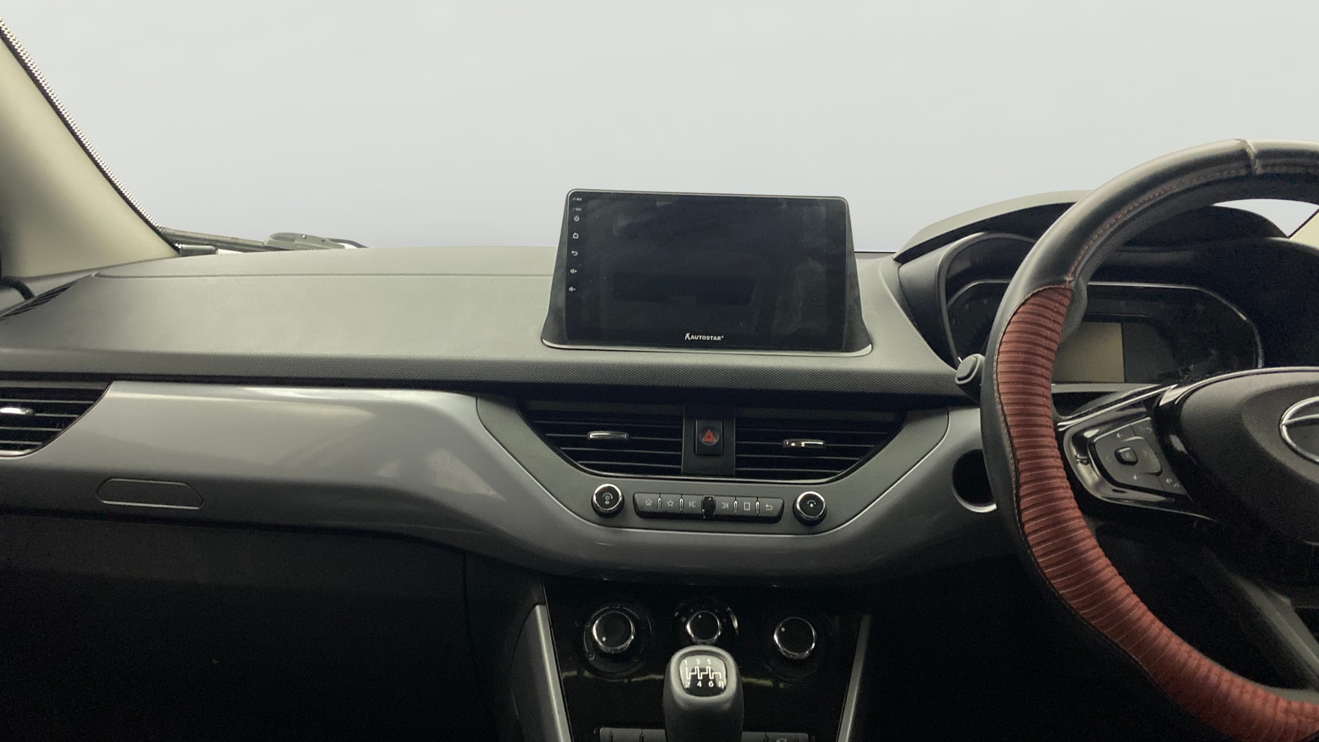 View 2022 Tata Nexon Revotron XE Image 17 Used 2022 Tata Nexon Revotron XE Image 17