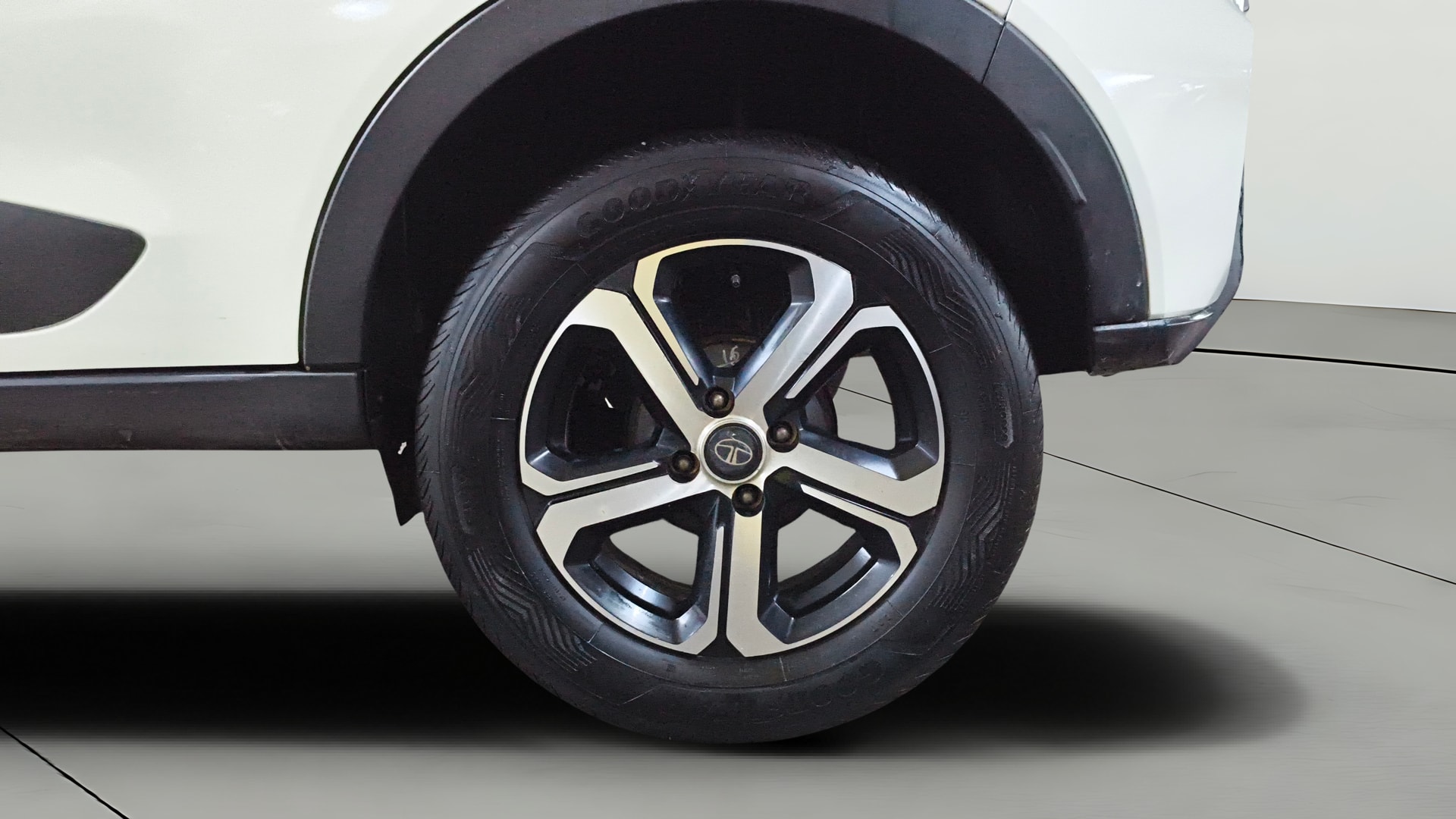 View 2021 Tata Nexon Revotron XE Image 8 Used 2021 Tata Nexon Revotron XE Image 8