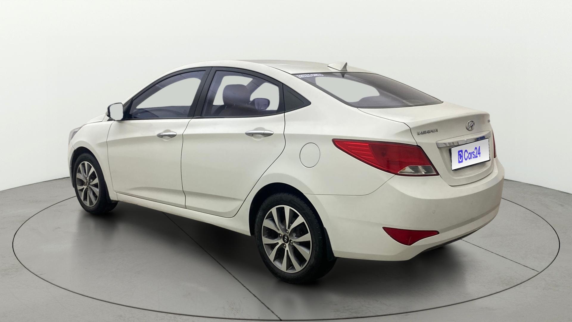 View 2016 Hyundai Verna 1.6 VTVT SX Image 2 Used 2016 Hyundai Verna 1.6 VTVT SX Image 2