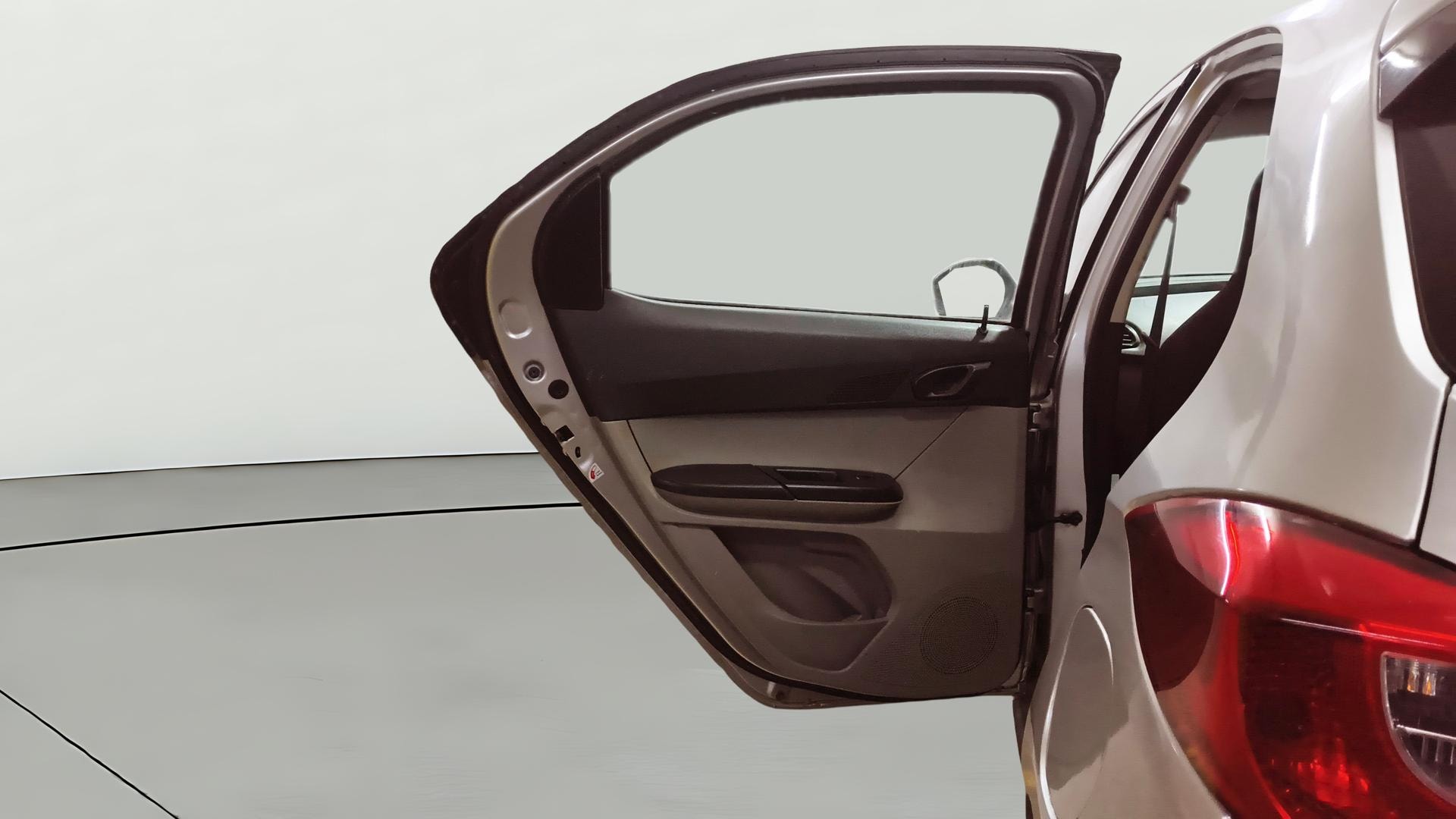 View 2016 Tata Tiago Revotorq XB Image 22 Used 2016 Tata Tiago Revotorq XB Image 22