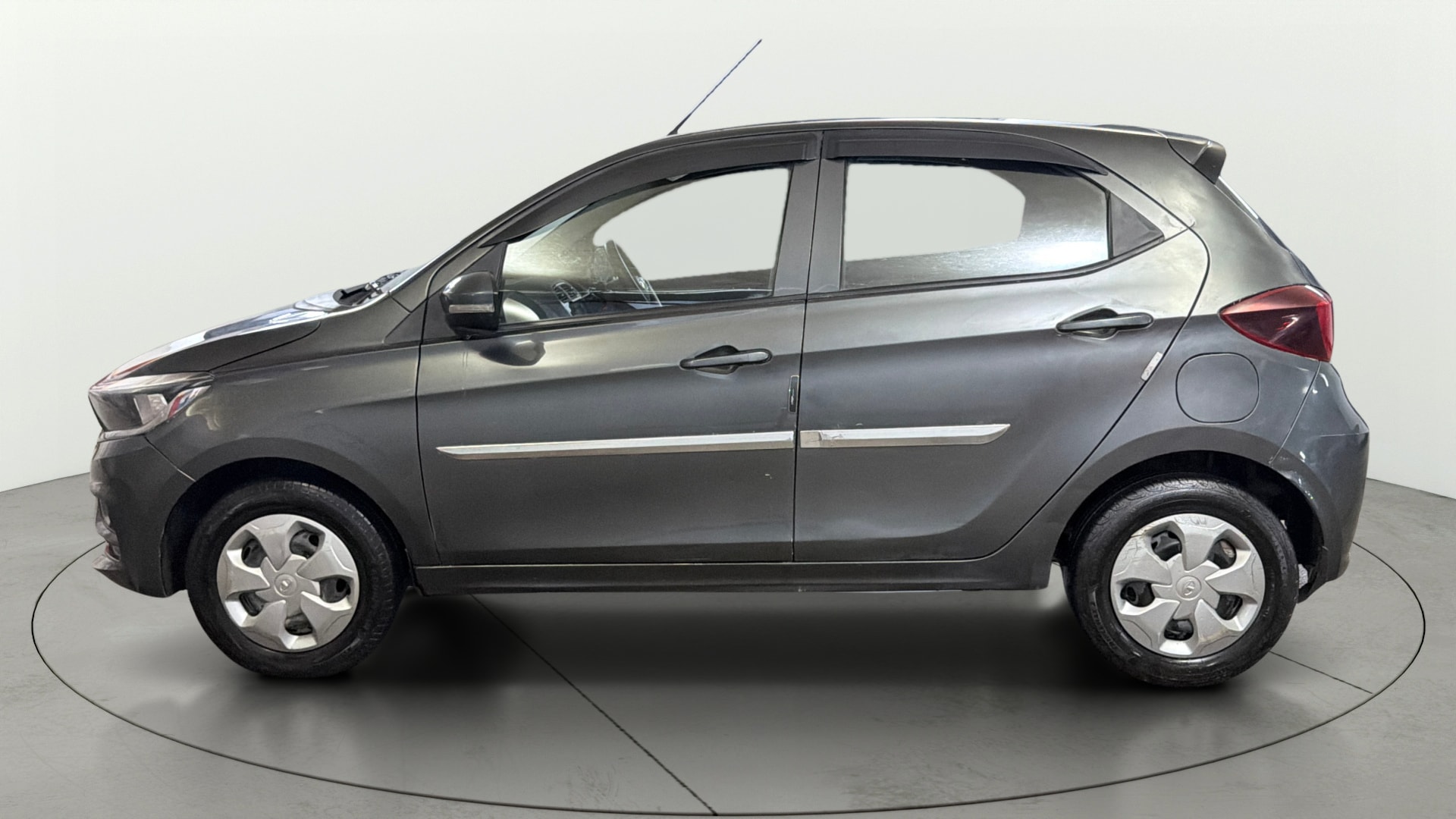 View 2021 Tata Tiago Revotorq XB Image 5 Used 2021 Tata Tiago Revotorq XB Image 5