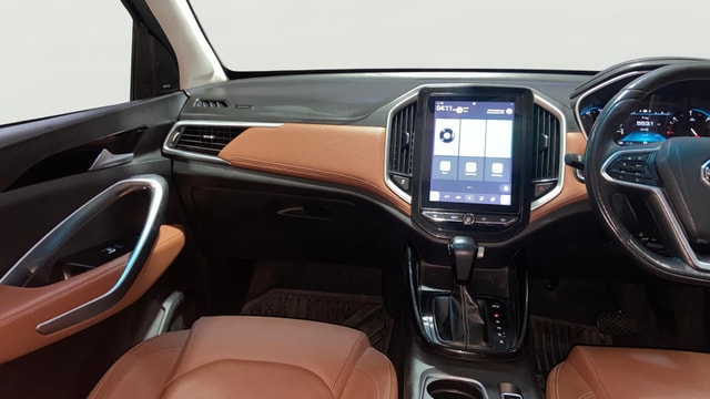 View MG Hector Plus Image 34 Used MG Hector Plus Image 34