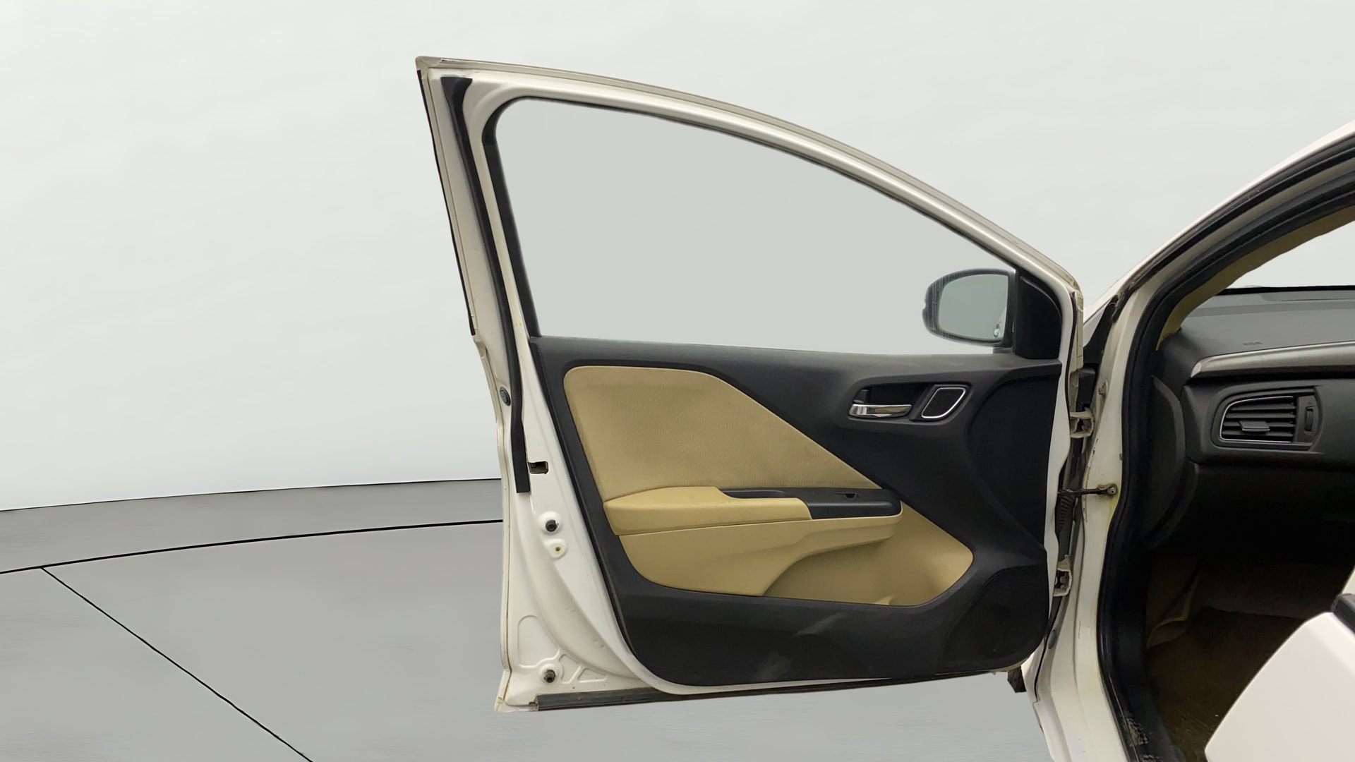 View 2019 Honda City ZX MT Diesel Anniversary Edition Image 37 Used 2019 Honda City ZX MT Diesel Anniversary Edition Image 37