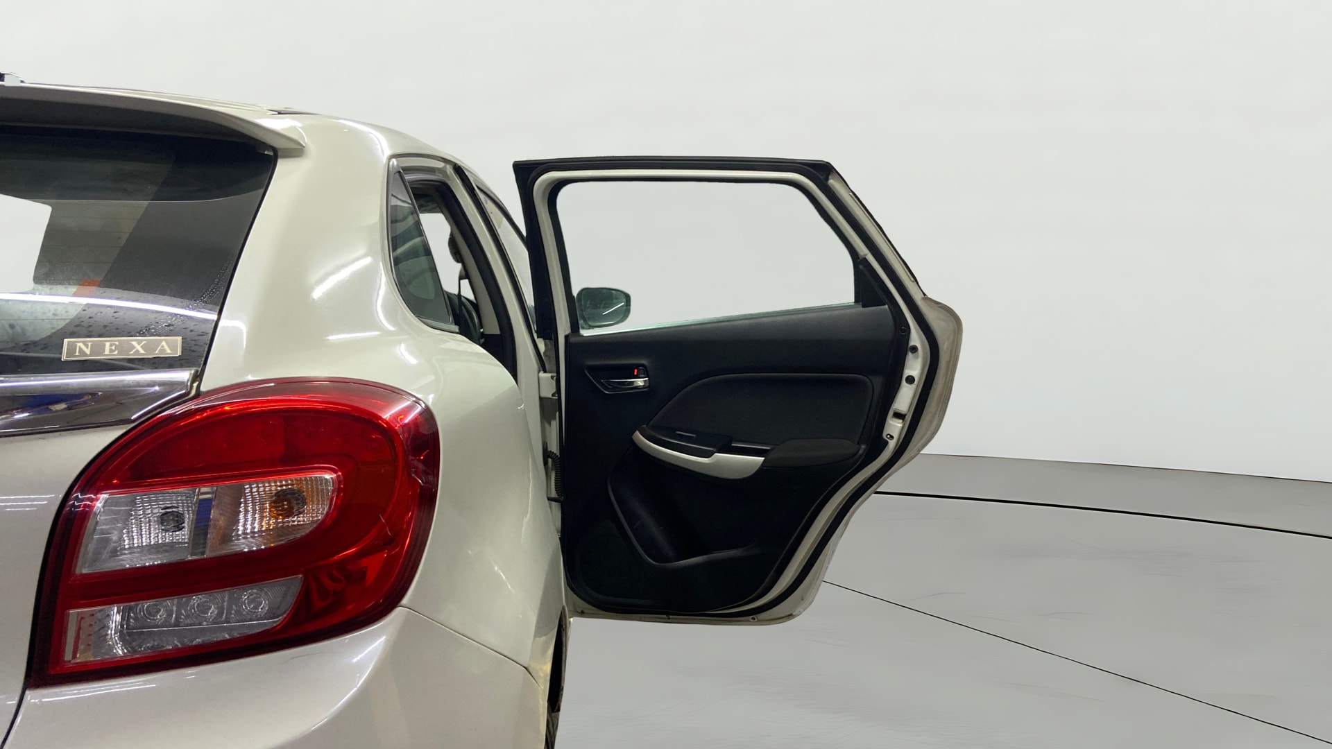 View 2018 Maruti Suzuki 1000 Base Variant Image 7 Used 2018 Maruti Suzuki 1000 Base Variant Image 7