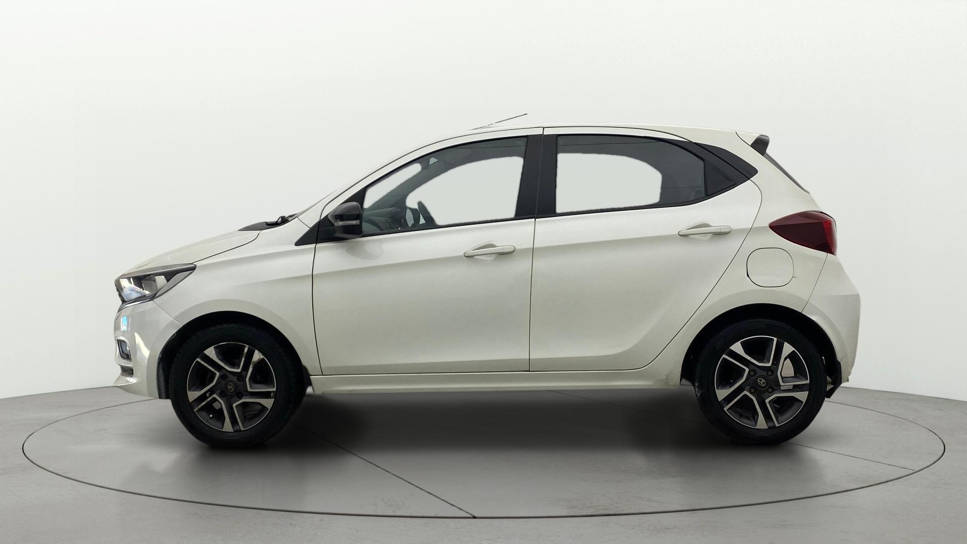 View 2021 Tata Tiago Revotorq XB Image 5 Used 2021 Tata Tiago Revotorq XB Image 5