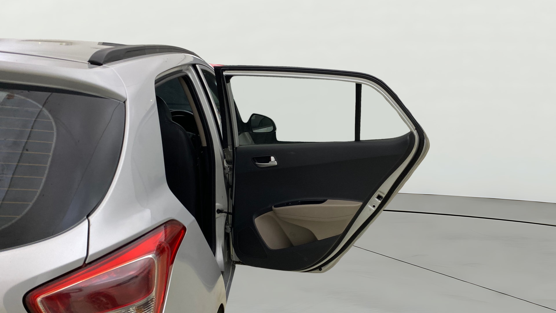View 2015 Hyundai Grand i10 Sportz 1.2 Kappa Image 7 Used 2015 Hyundai Grand i10 Sportz 1.2 Kappa Image 7