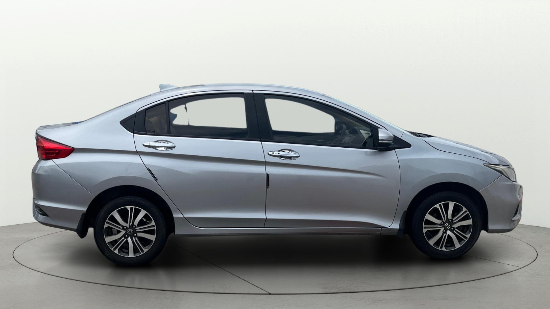 View 2022 Honda City ZX MT Diesel Anniversary Edition Image 9 Used 2022 Honda City ZX MT Diesel Anniversary Edition Image 9